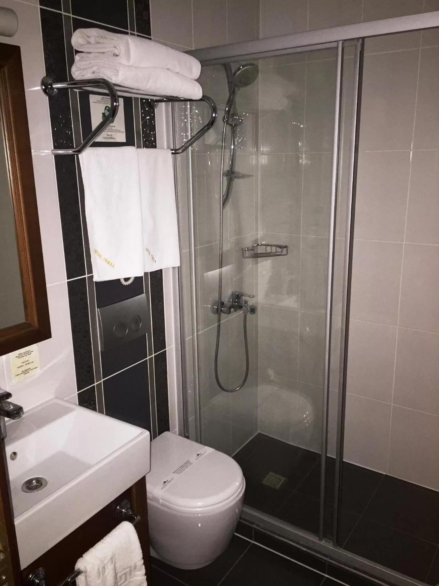 Bathroom in Hotel Perula & SPA