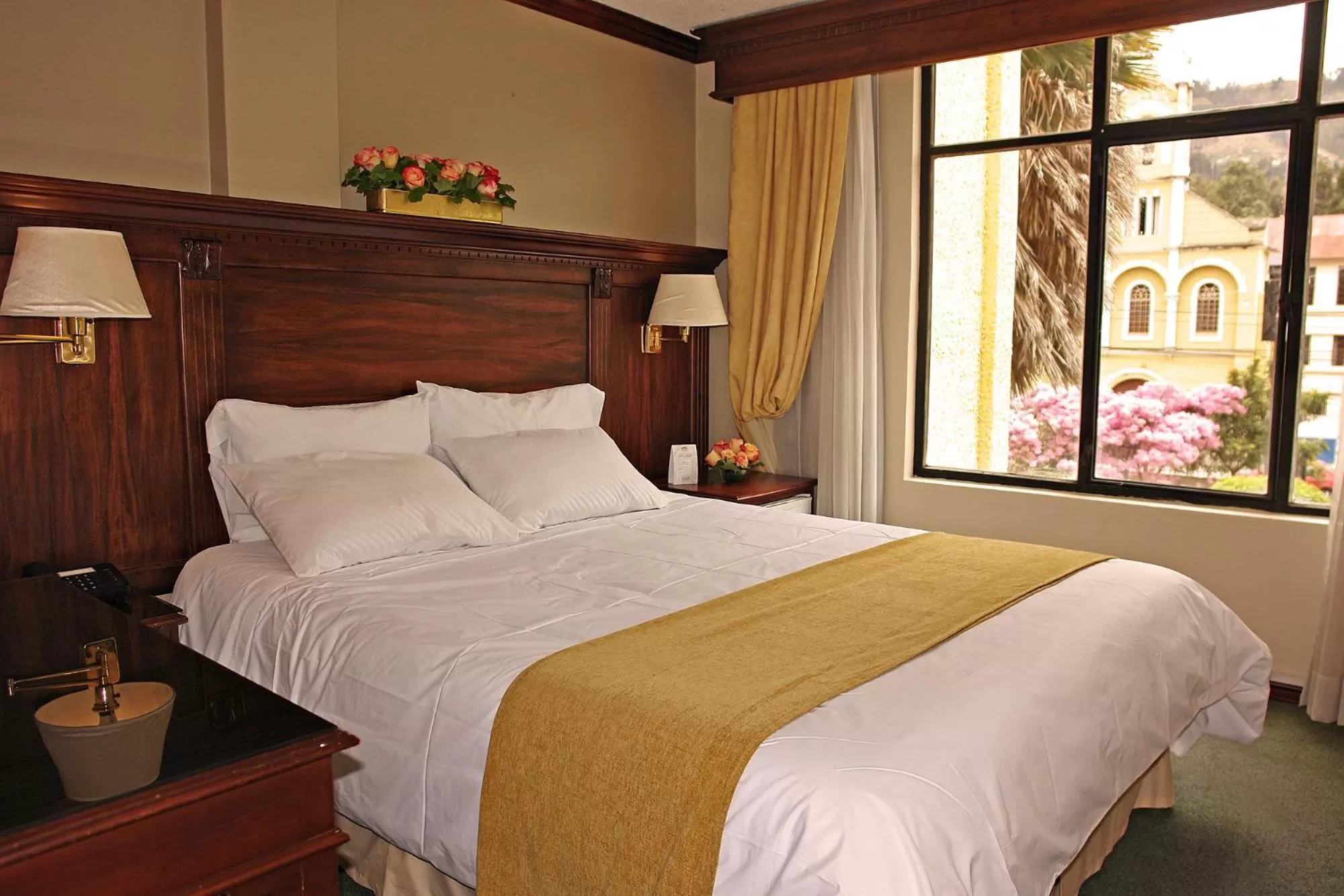 Bed in Hotel Florida