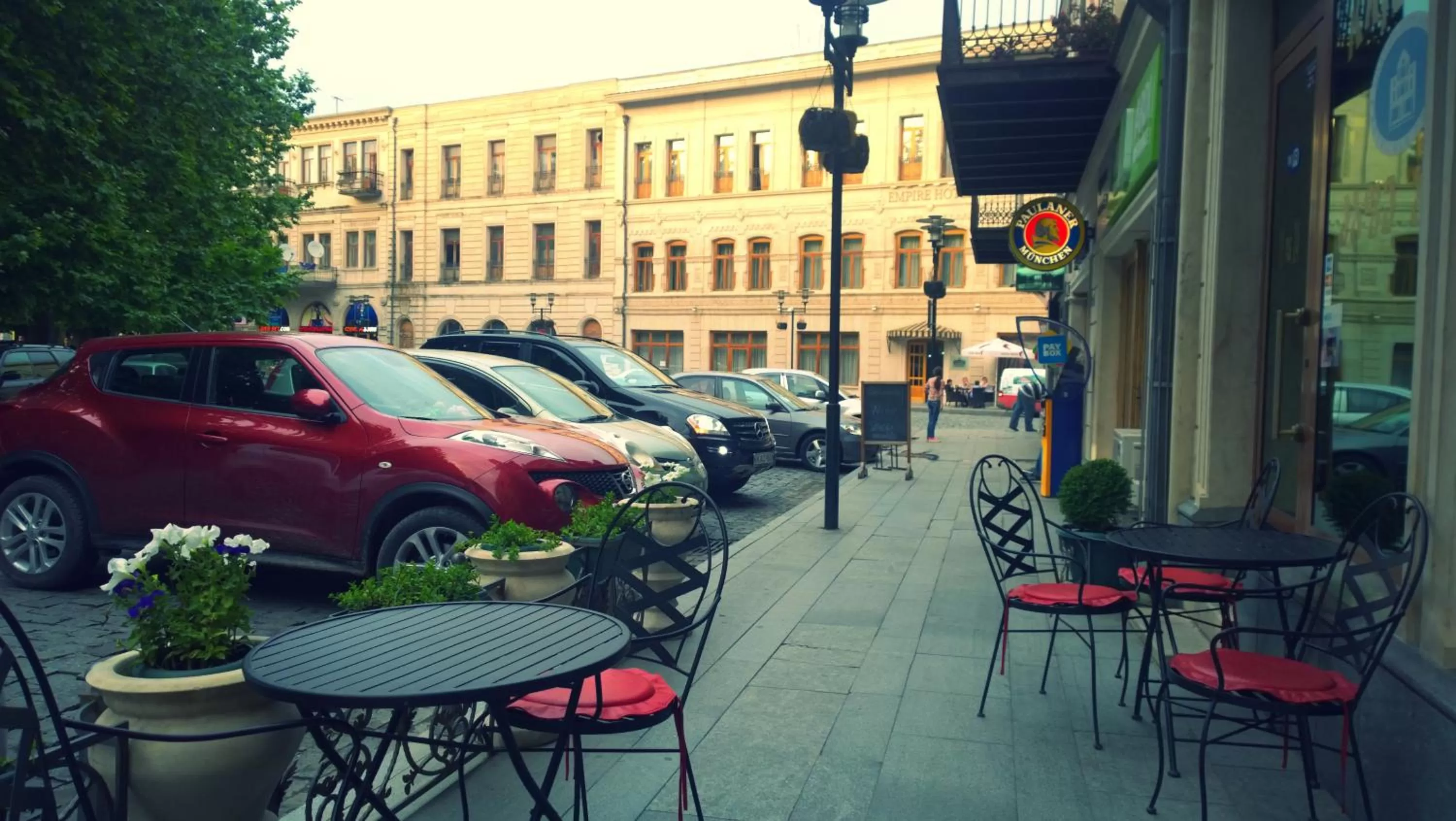 Restaurant/places to eat in Hotel Old Town