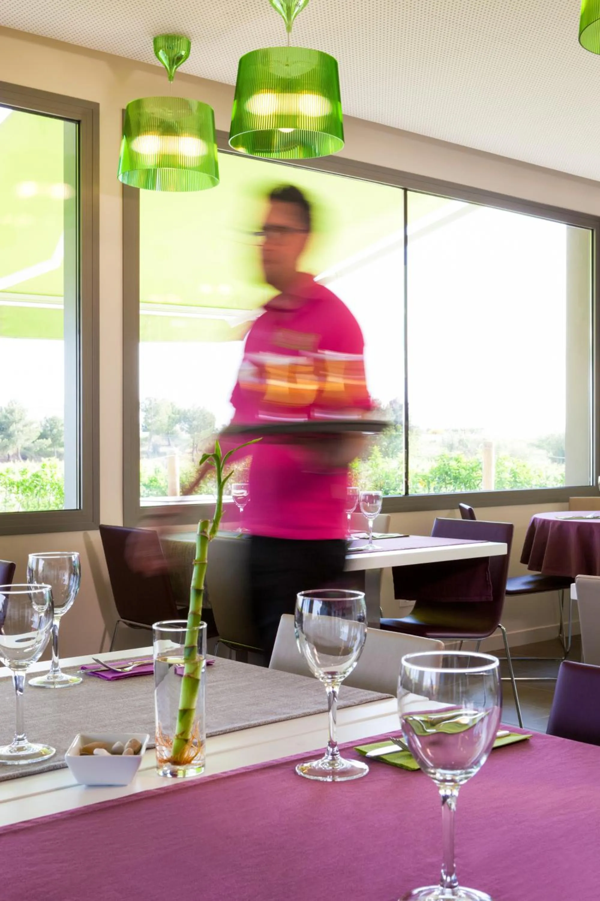 Restaurant/places to eat in Hotel Ibis Styles Lleida Torrefarrera