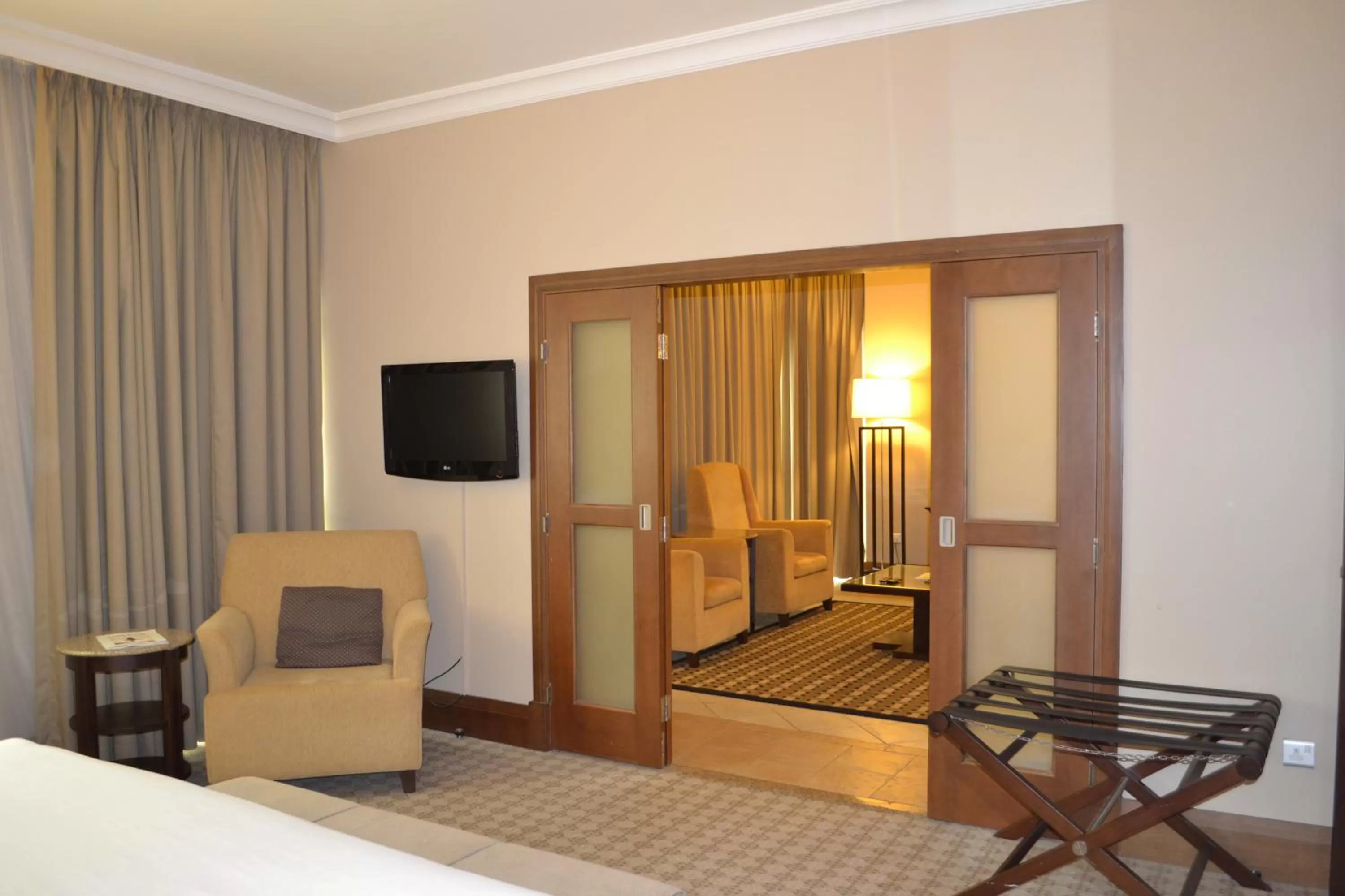 Bedroom, Bed in Sheraton Khalidiya Hotel