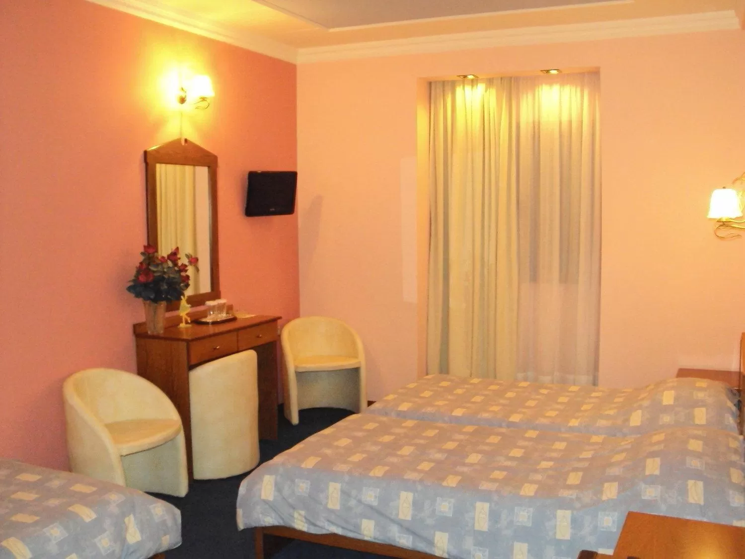 Photo of the whole room, Bed in Astoria Hotel Traditional