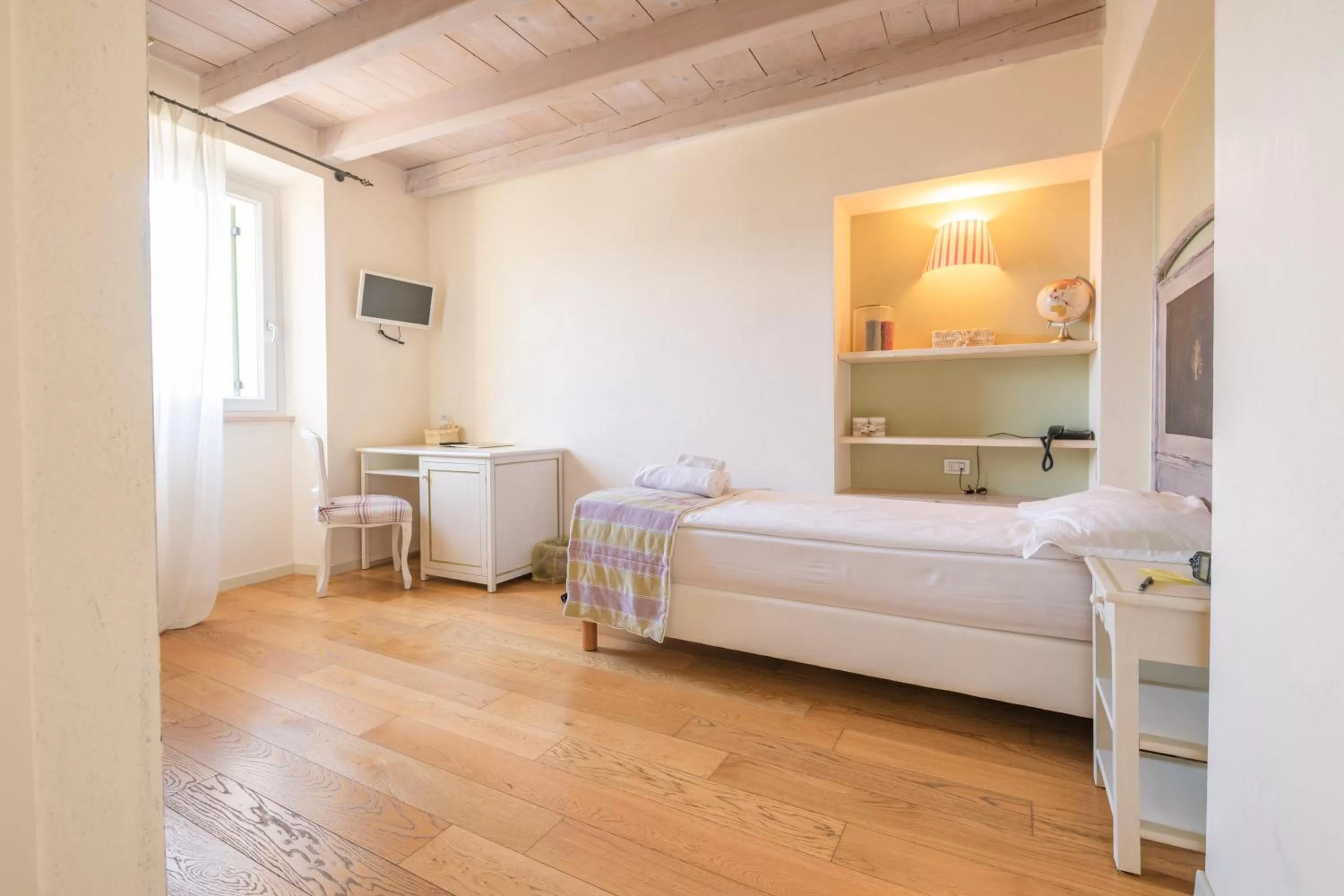 Photo of the whole room, Bed in Hotel Villa Moron