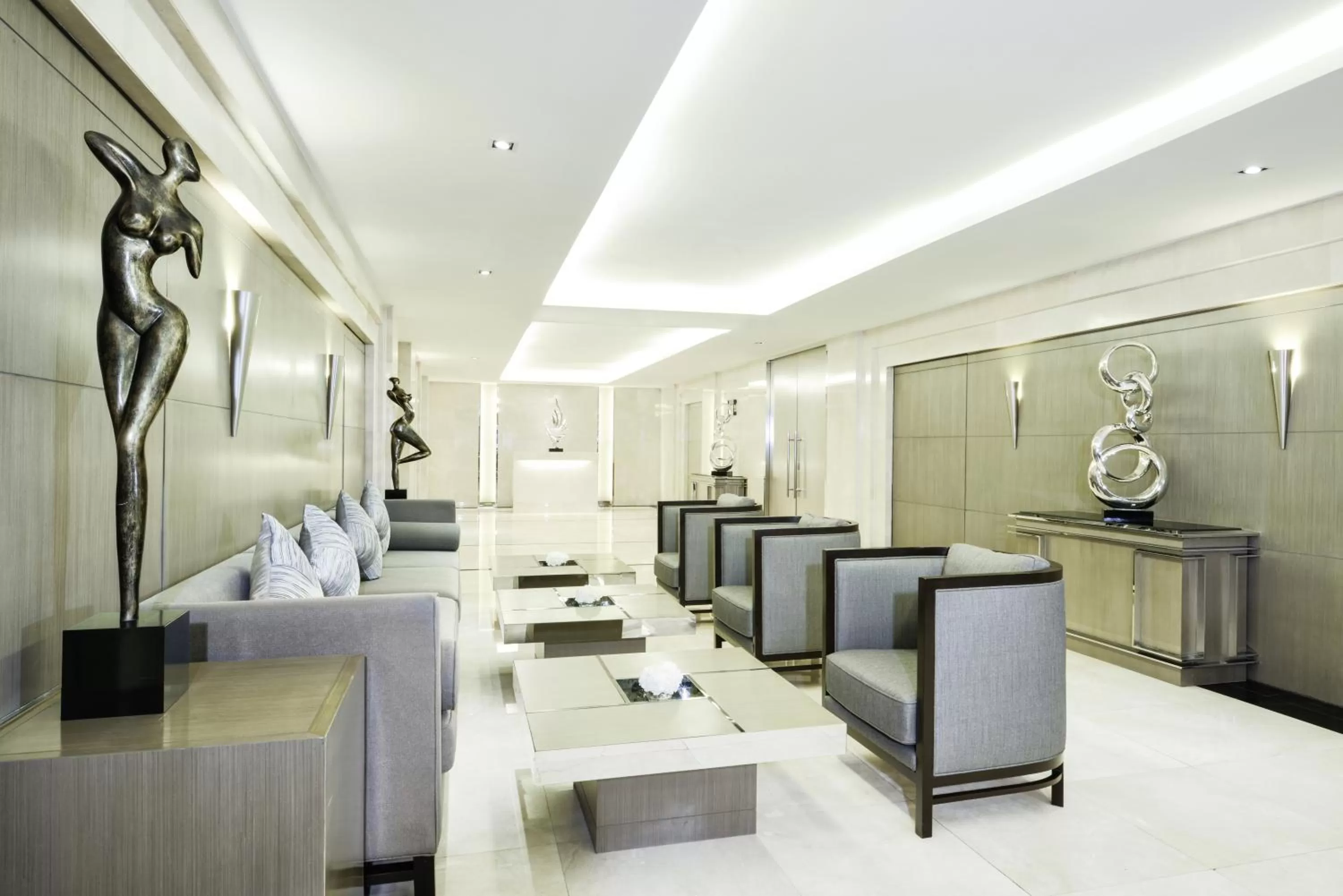 Communal lounge/ TV room in Centre Point Hotel Chidlom Bangkok