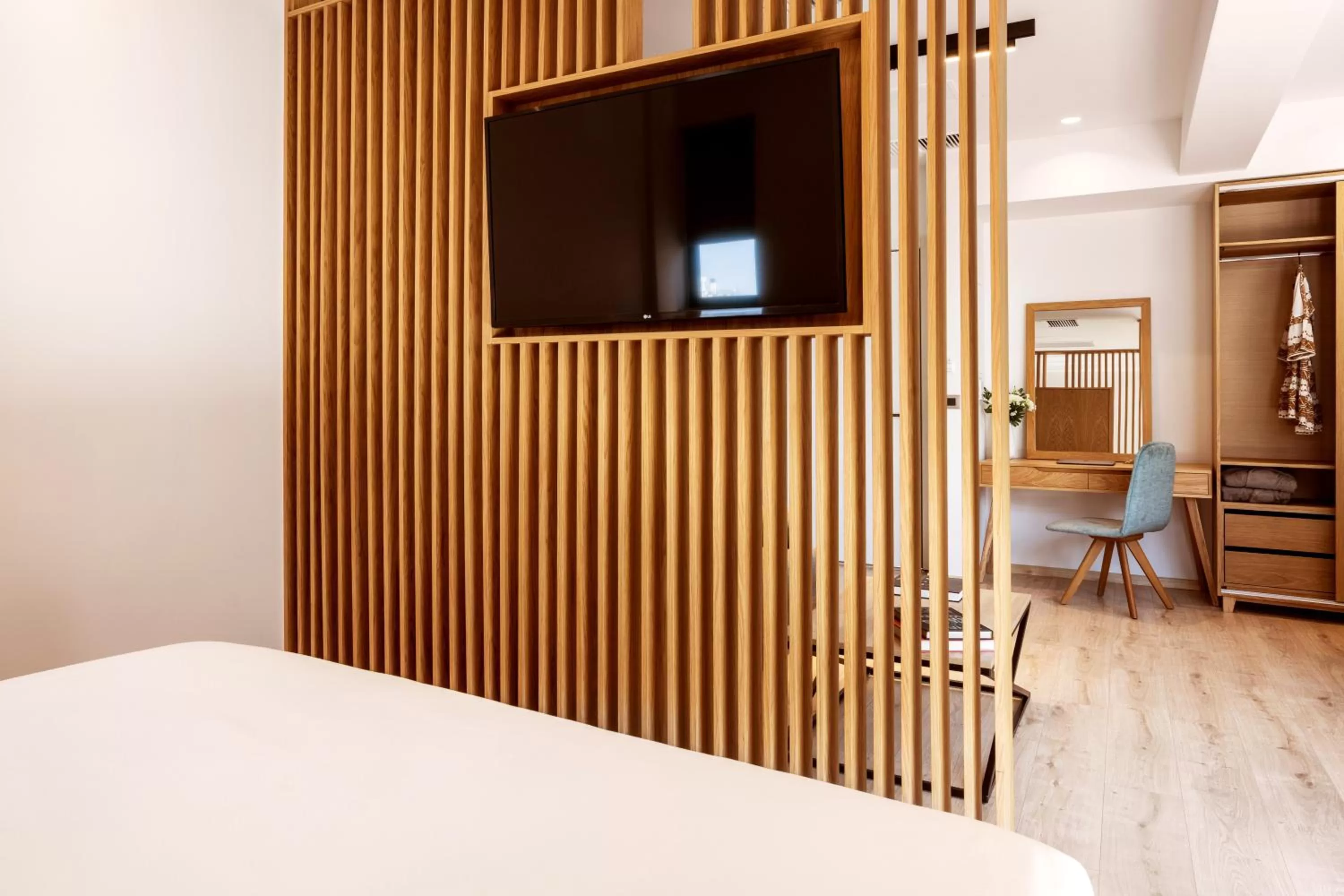 TV and multimedia, Bed in DAYS City Suites Athens