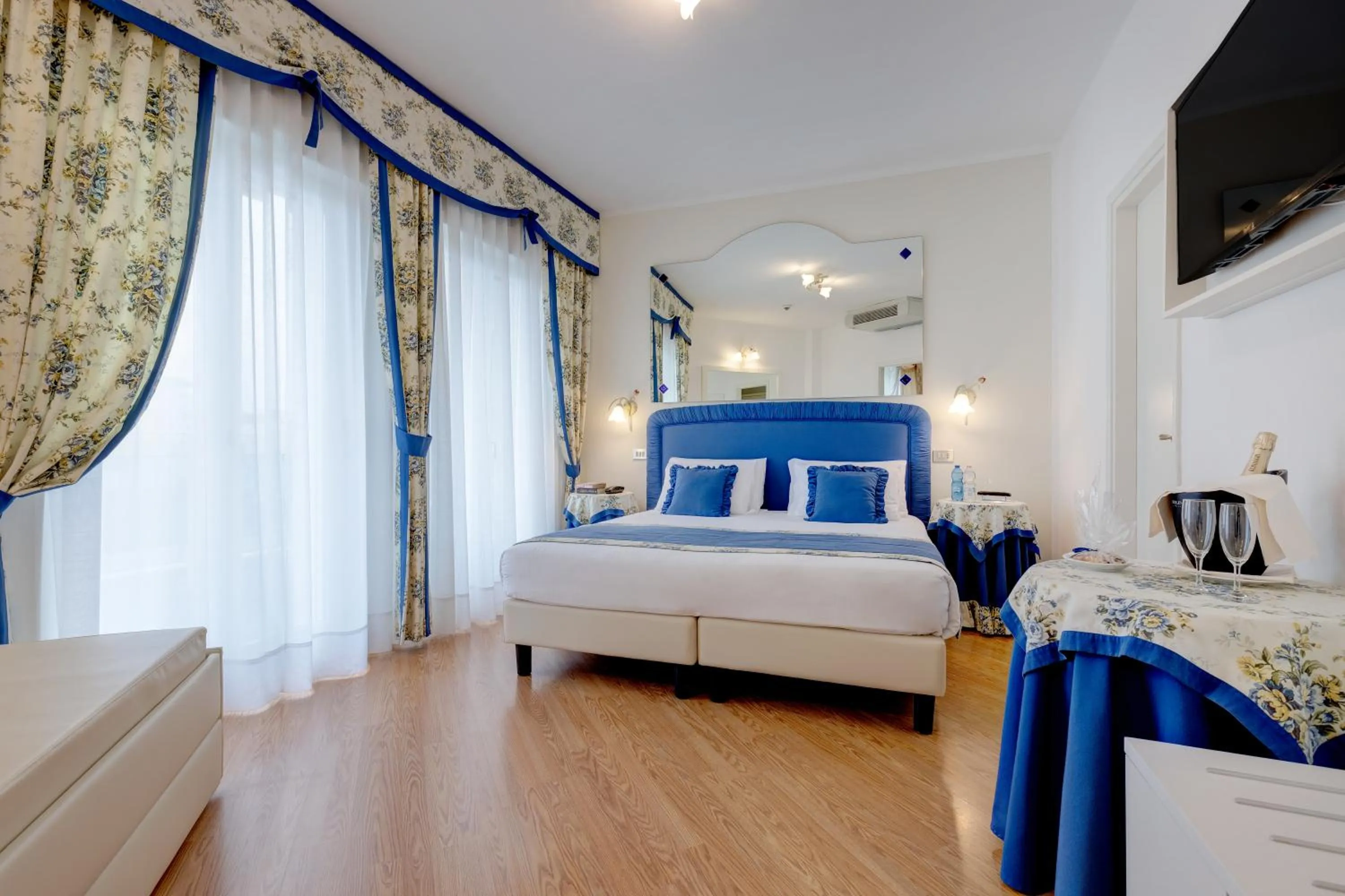 Bedroom, Bed in Hotel Cavalieri Palace & Suites
