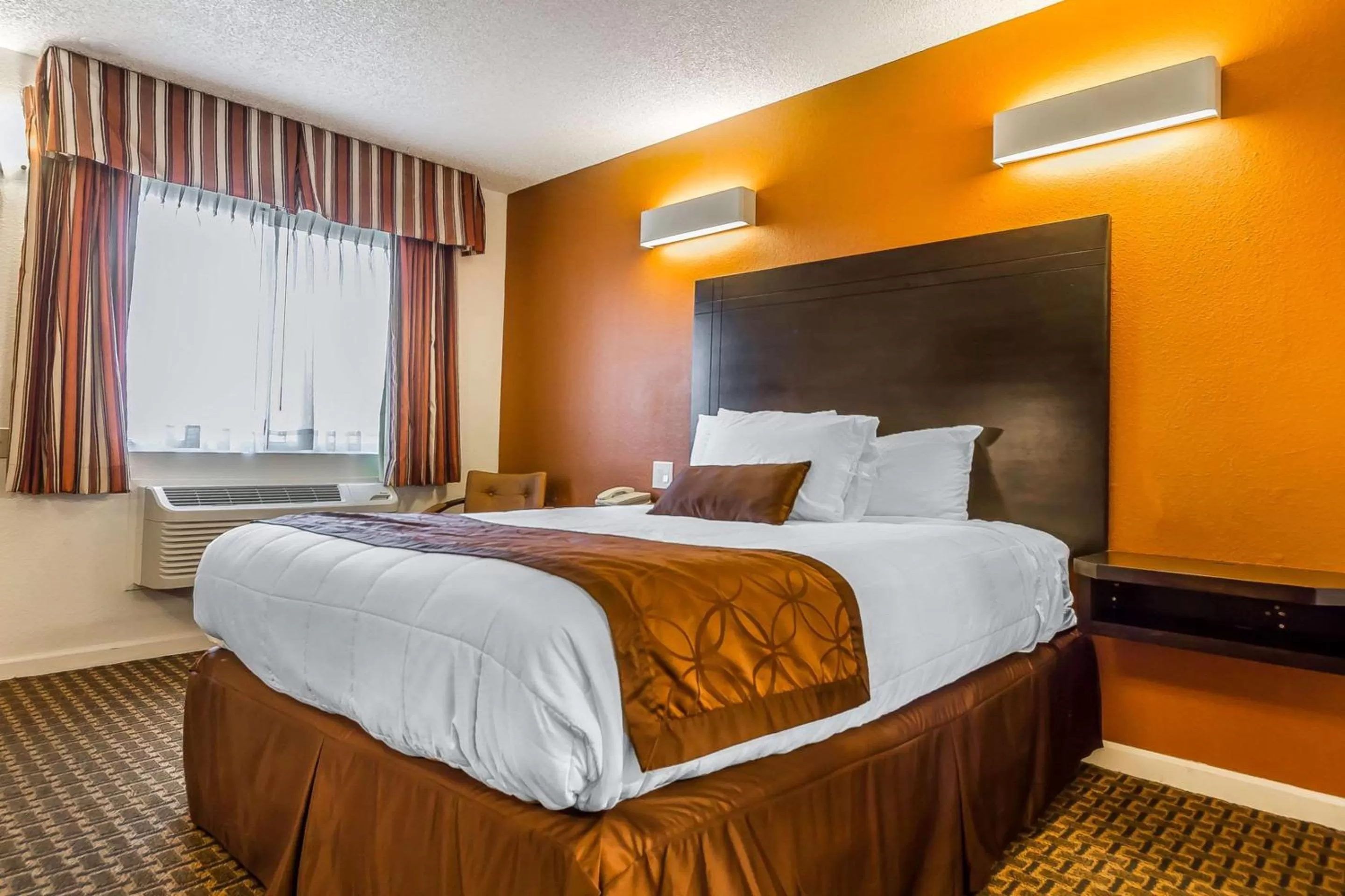 Photo of the whole room, Bed in Rodeway Inn Wine Country