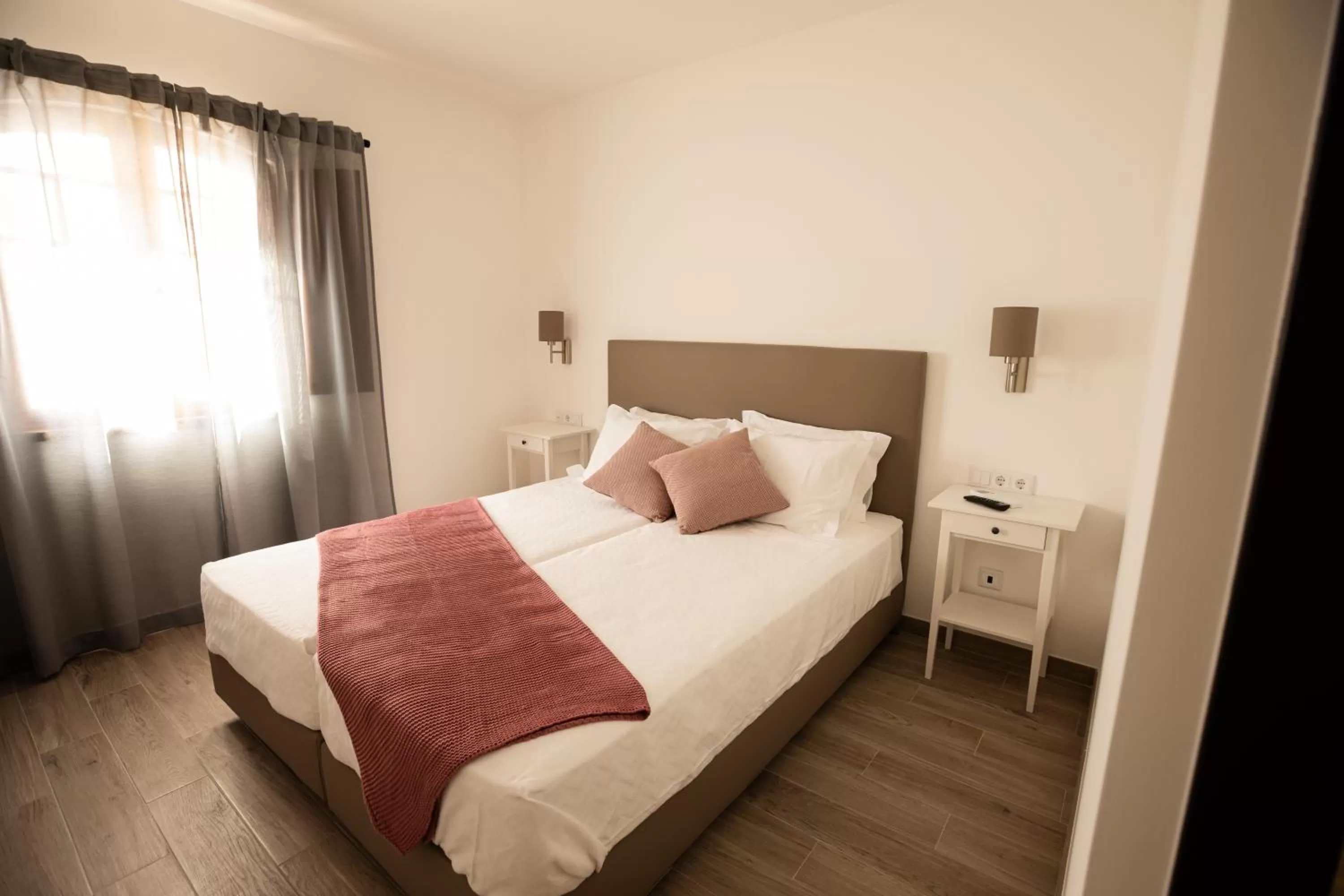 Bedroom, Bed in Porto D'Abrigo - Alojamento Local