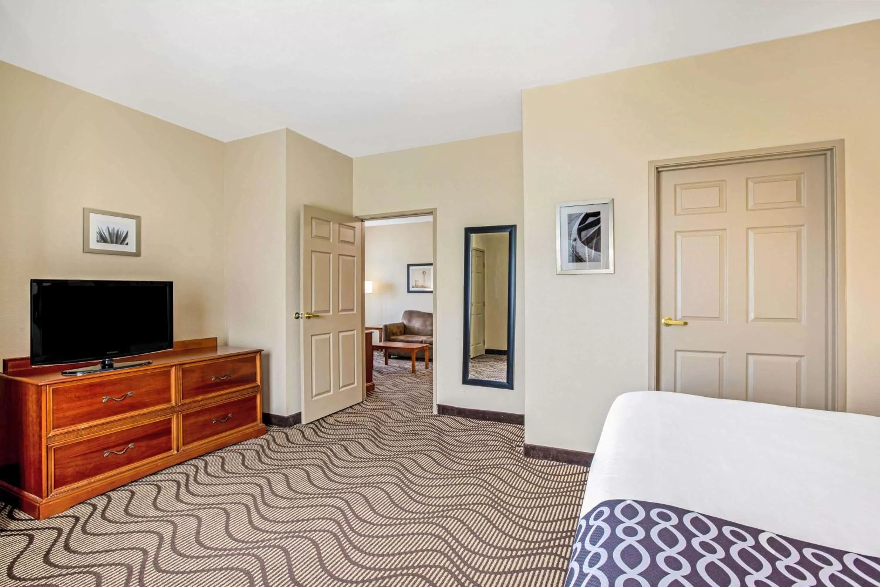 Photo of the whole room in La Quinta by Wyndham Corpus Christi Northwest