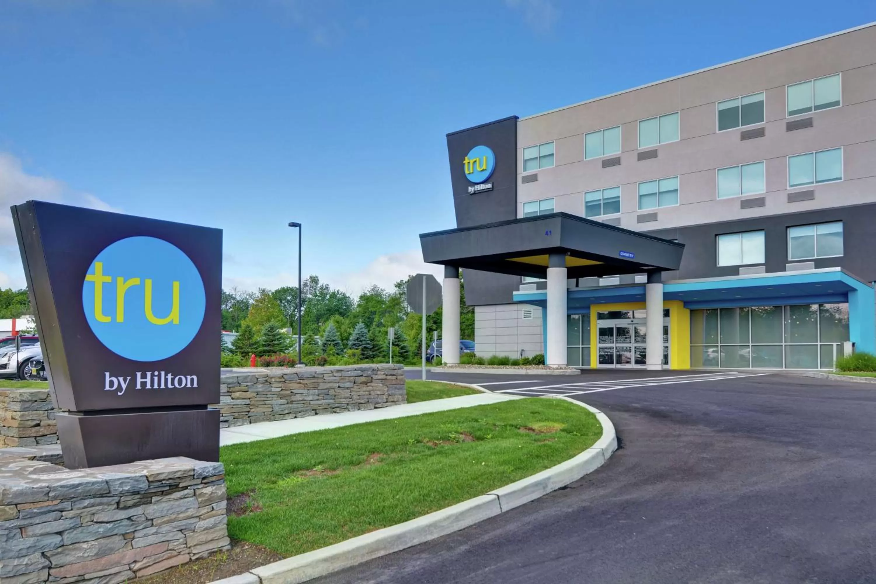 Property building in Tru By Hilton Middletown