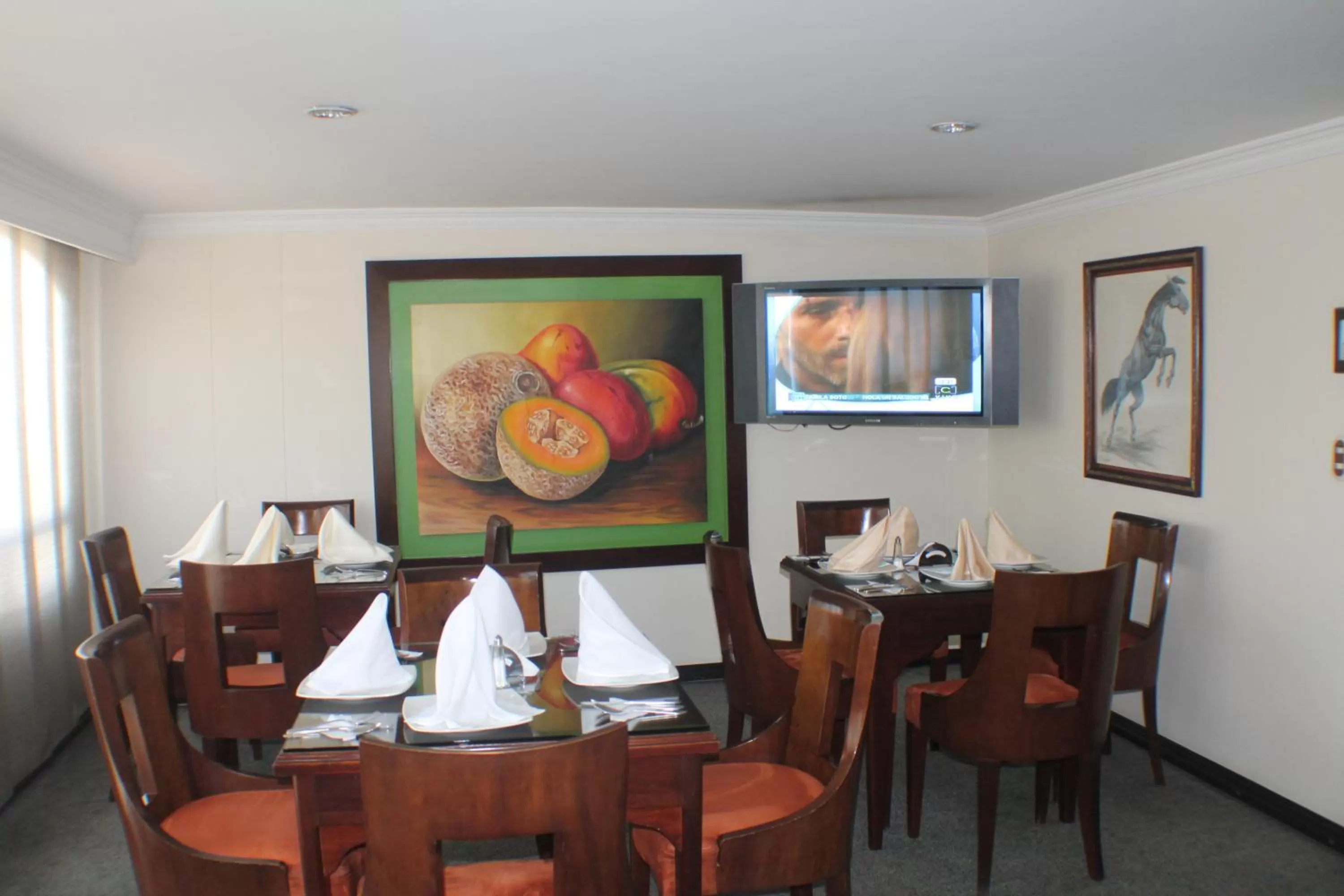 Restaurant/Places to Eat in Lafont Park Hotel