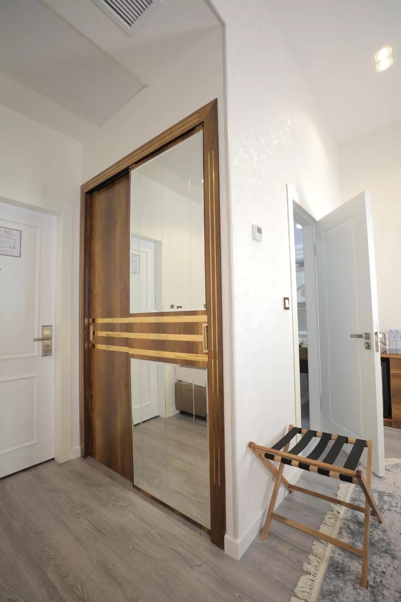 wardrobe in MaxWell Hotel & SPA