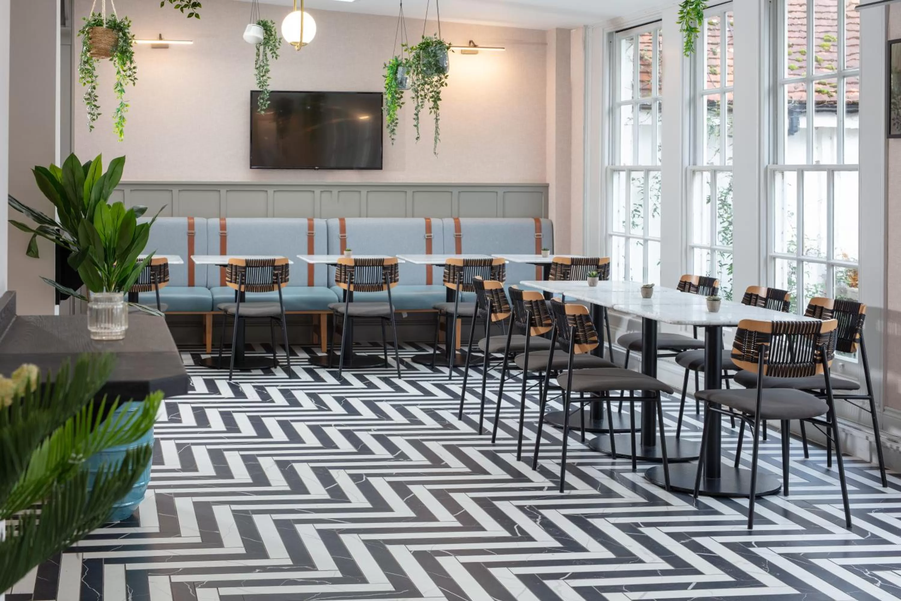 Lounge or bar in Chesford Grange Hotel