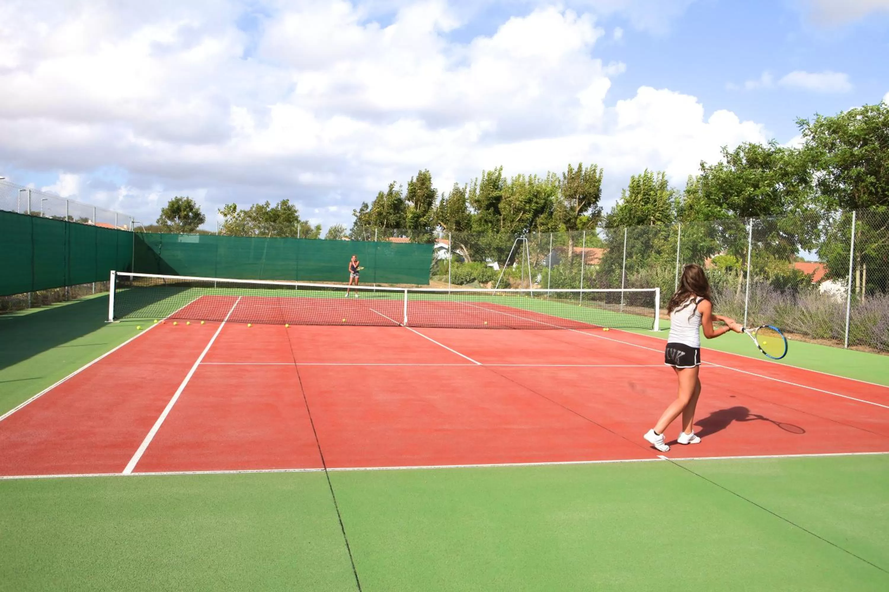 Tennis court in Oasis Les Jardins des Sables d'Olonne