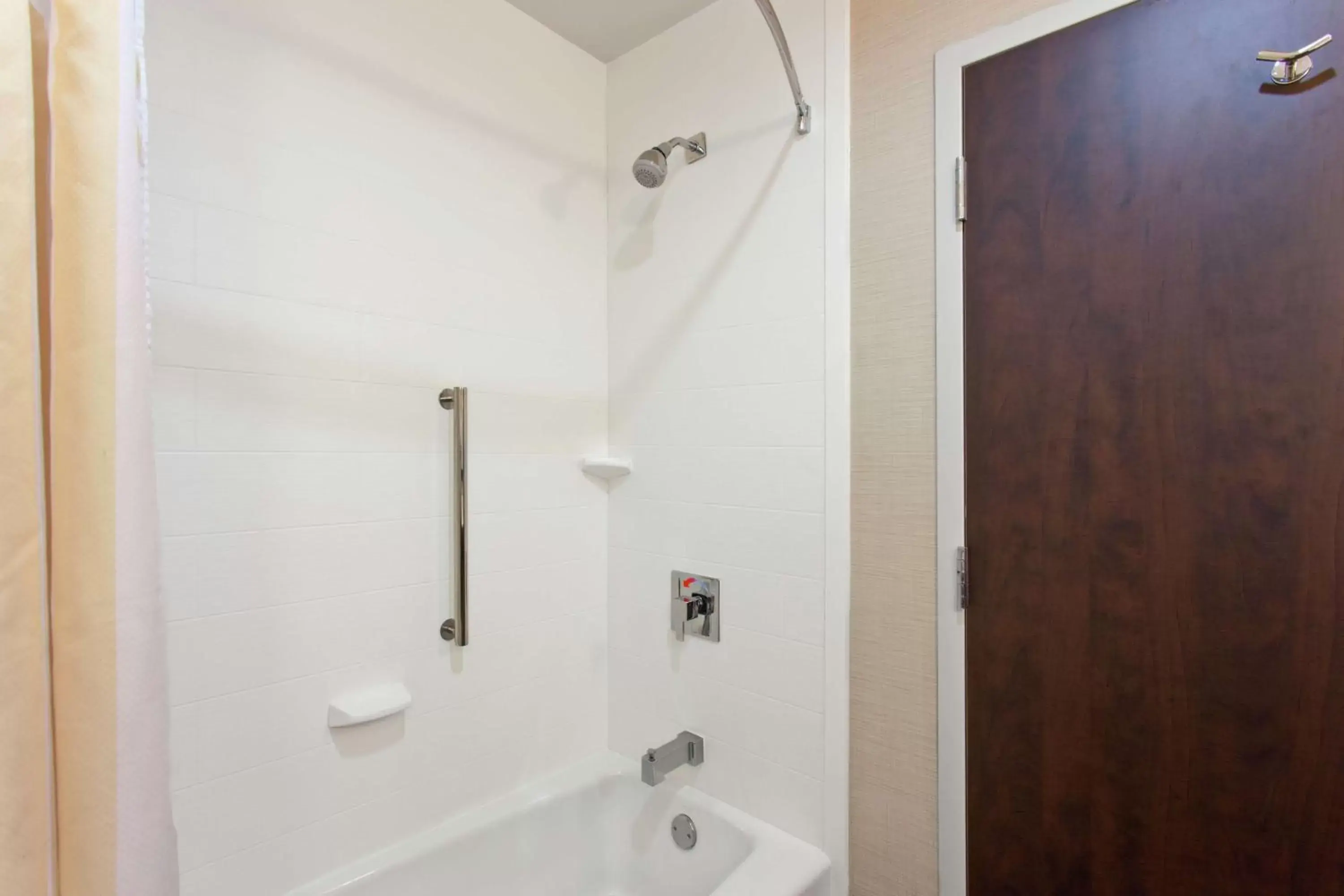 Queen Room with Two Queen Beds in Hilton Garden Inn Victoria Queen Room with Two Queen Beds in Hilton Garden Inn Victoria