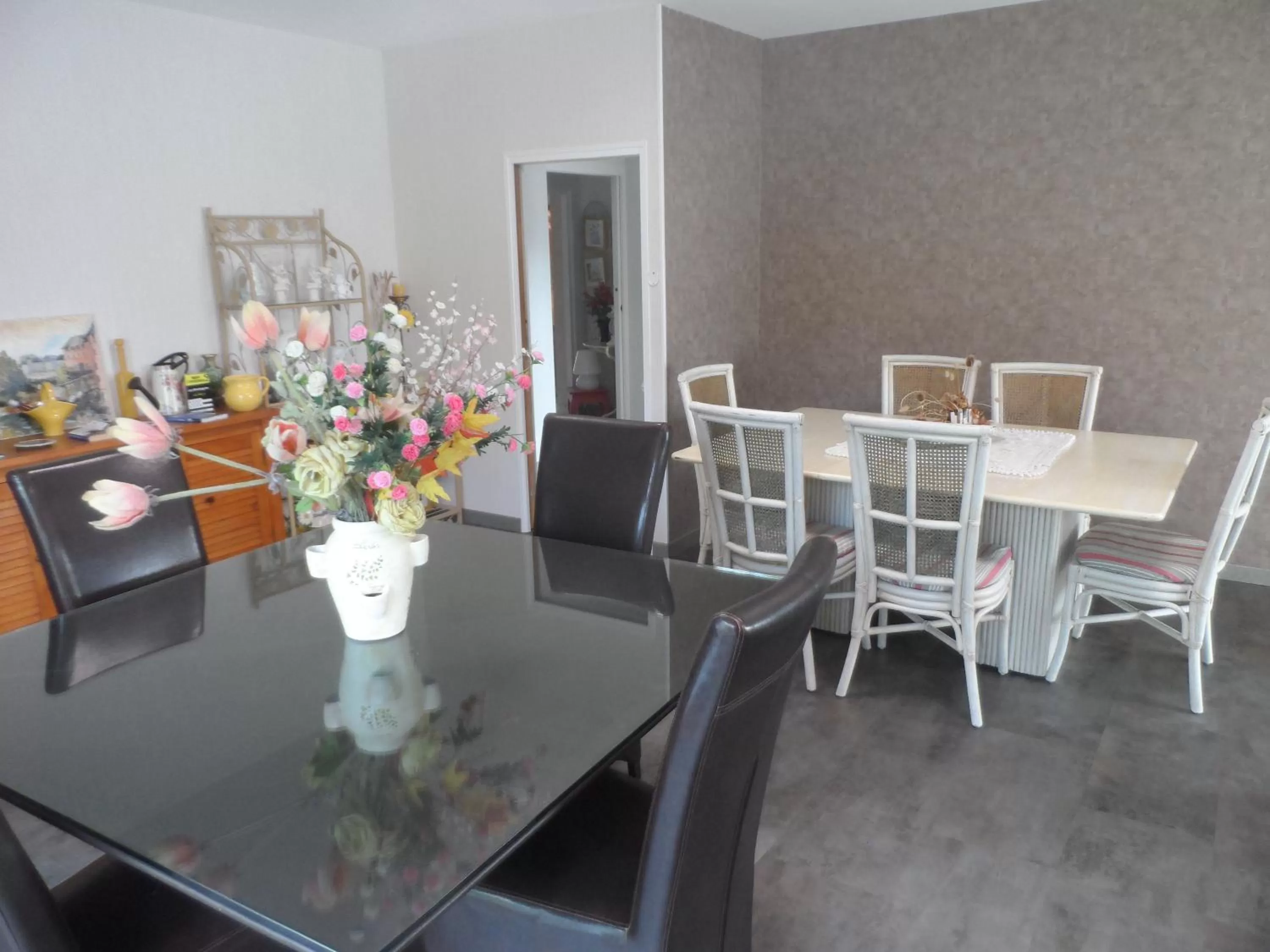 Dining area in Cafecouet'Breizh