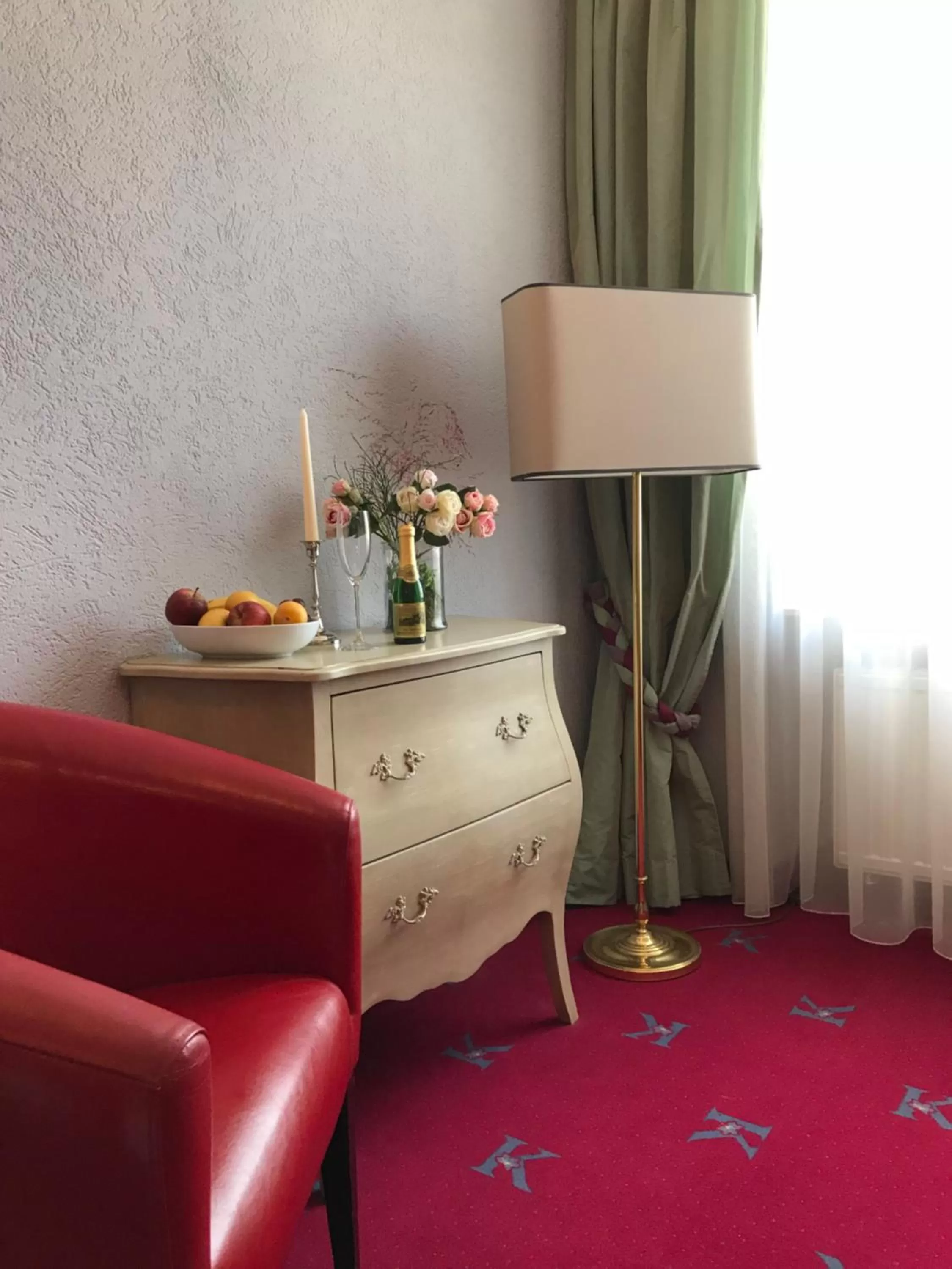 TV and multimedia, TV/Entertainment Center in Hotel Krone am Park