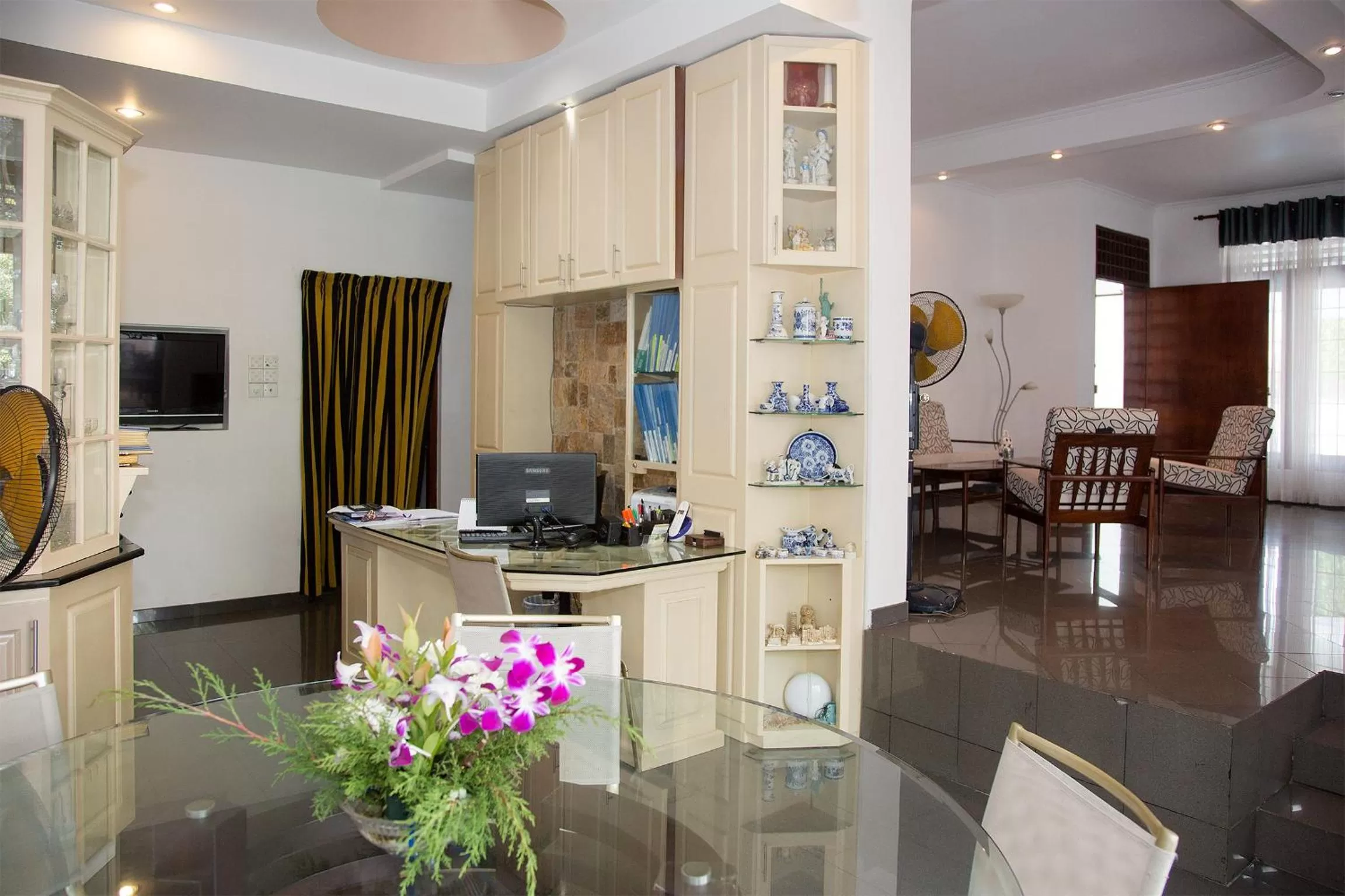 Lobby or reception, TV/Entertainment Center in Suriya Arana
