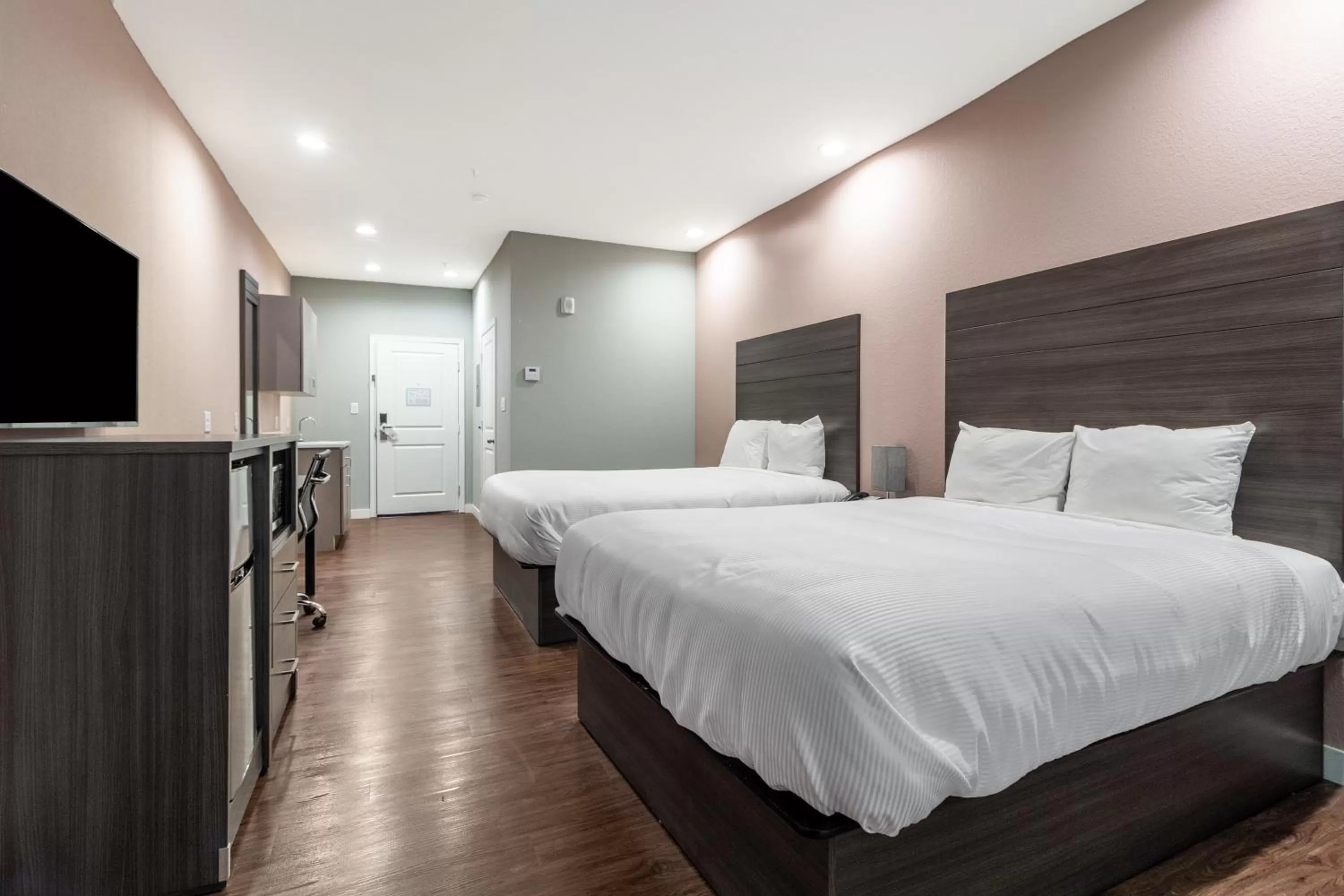 Bed in Scottish Inns & Suites Houston, TX