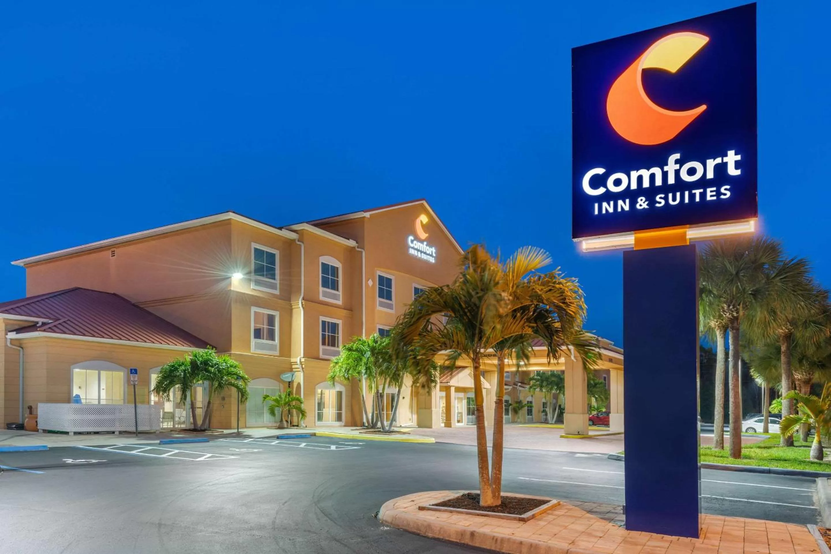 Property building in Comfort Inn & Suites Fort Myers Airport