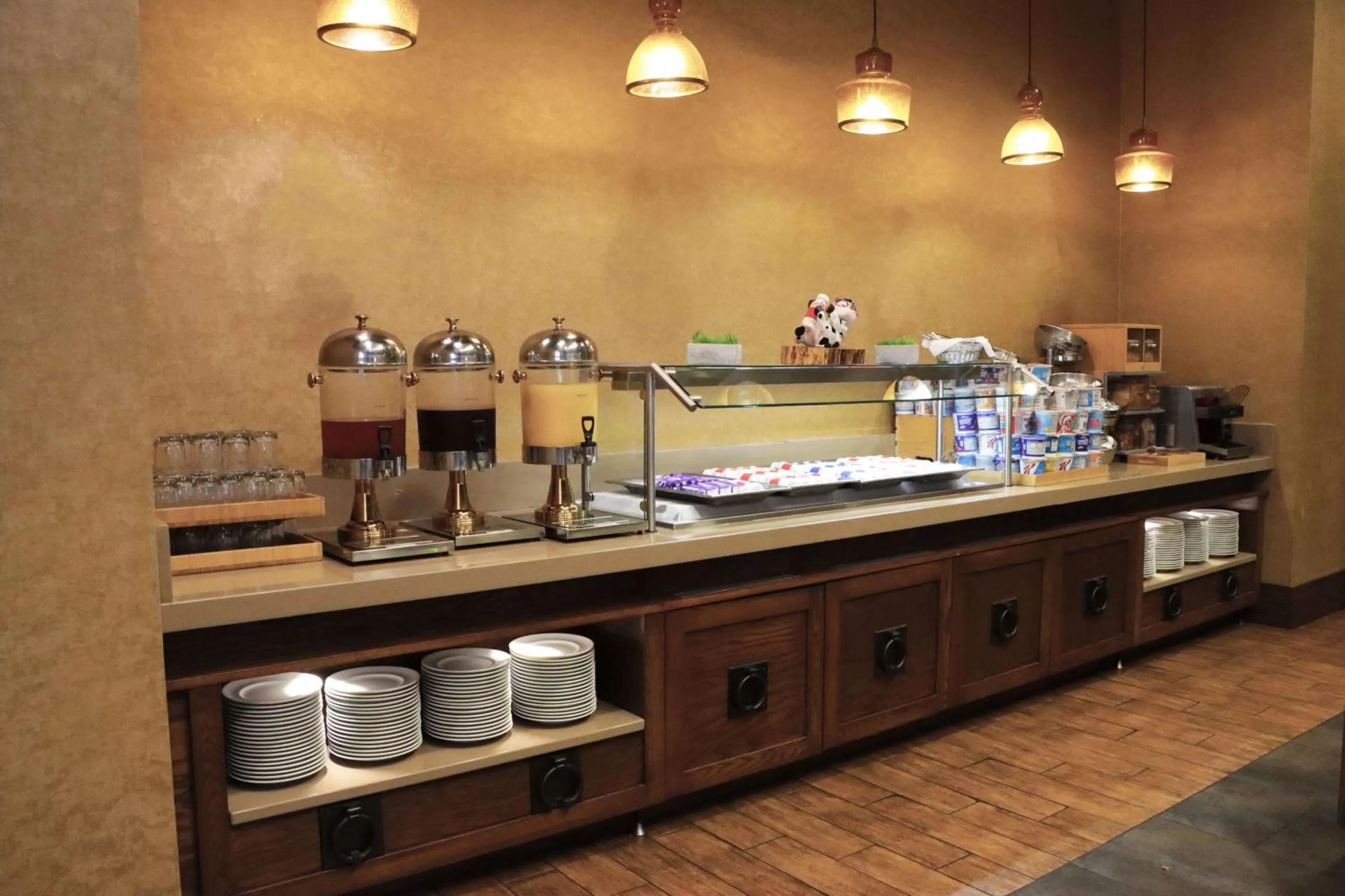 Dining area in DoubleTree by Hilton Hotel Reading