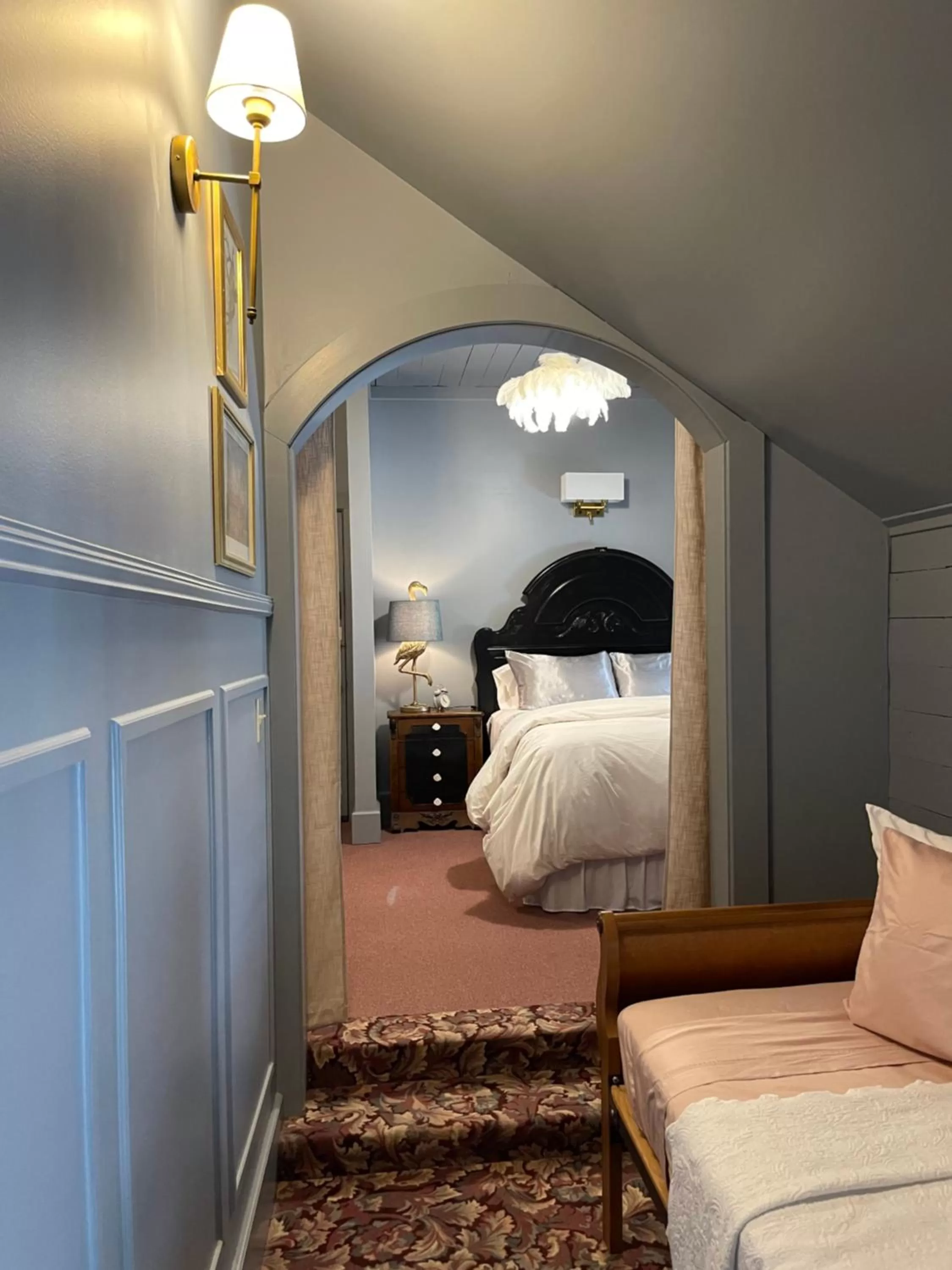 Bed in Carriage House Bed & Breakfast