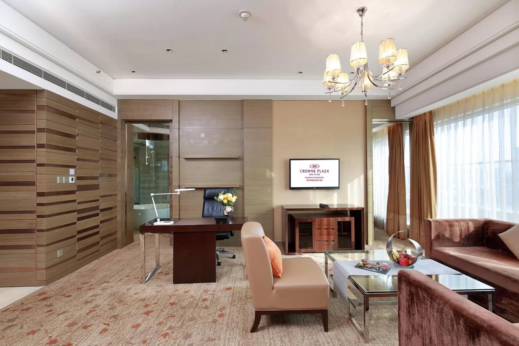Living room in Crowne Plaza Nanjing Jiangning by IHG