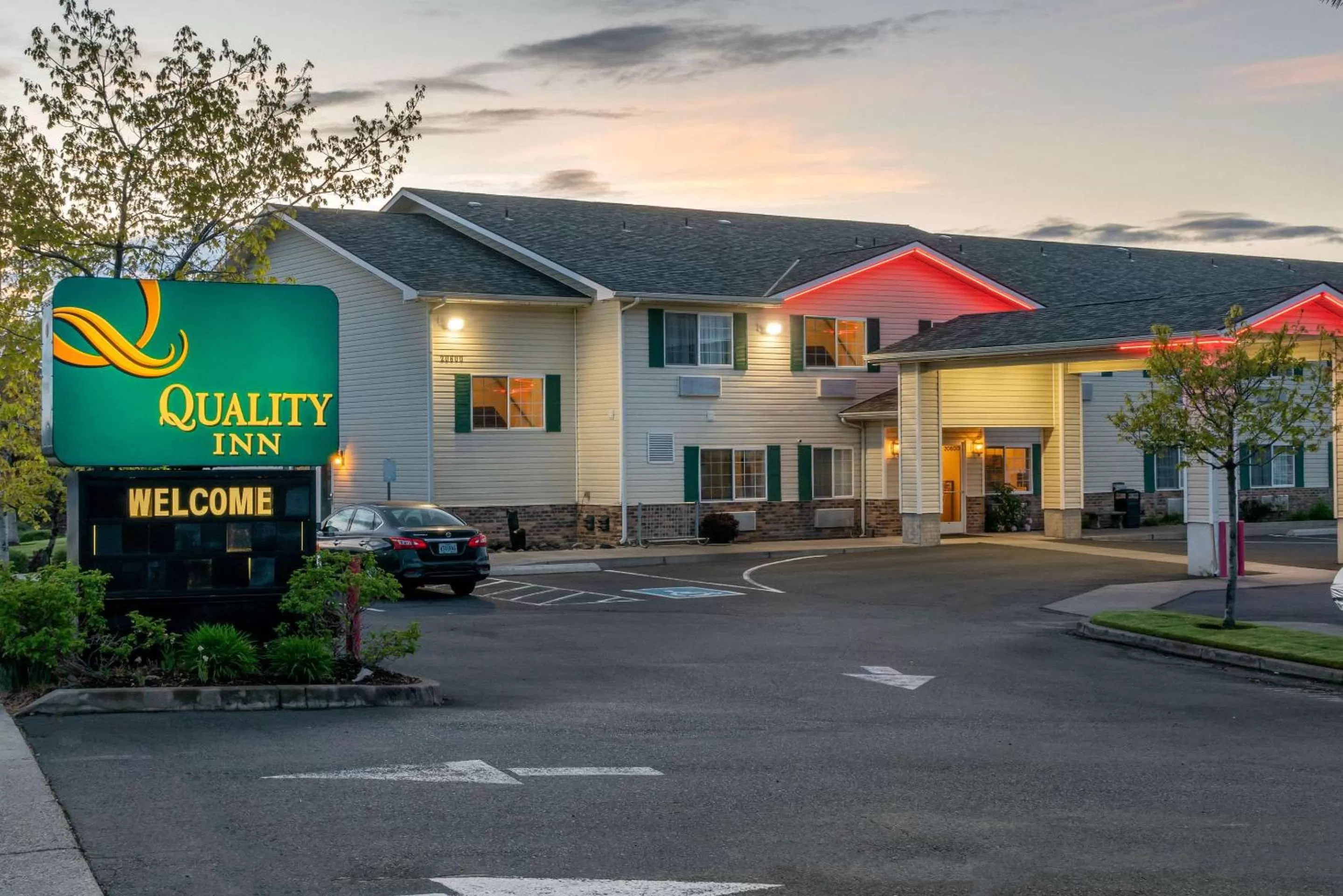 Property building in Quality Inn Bend North