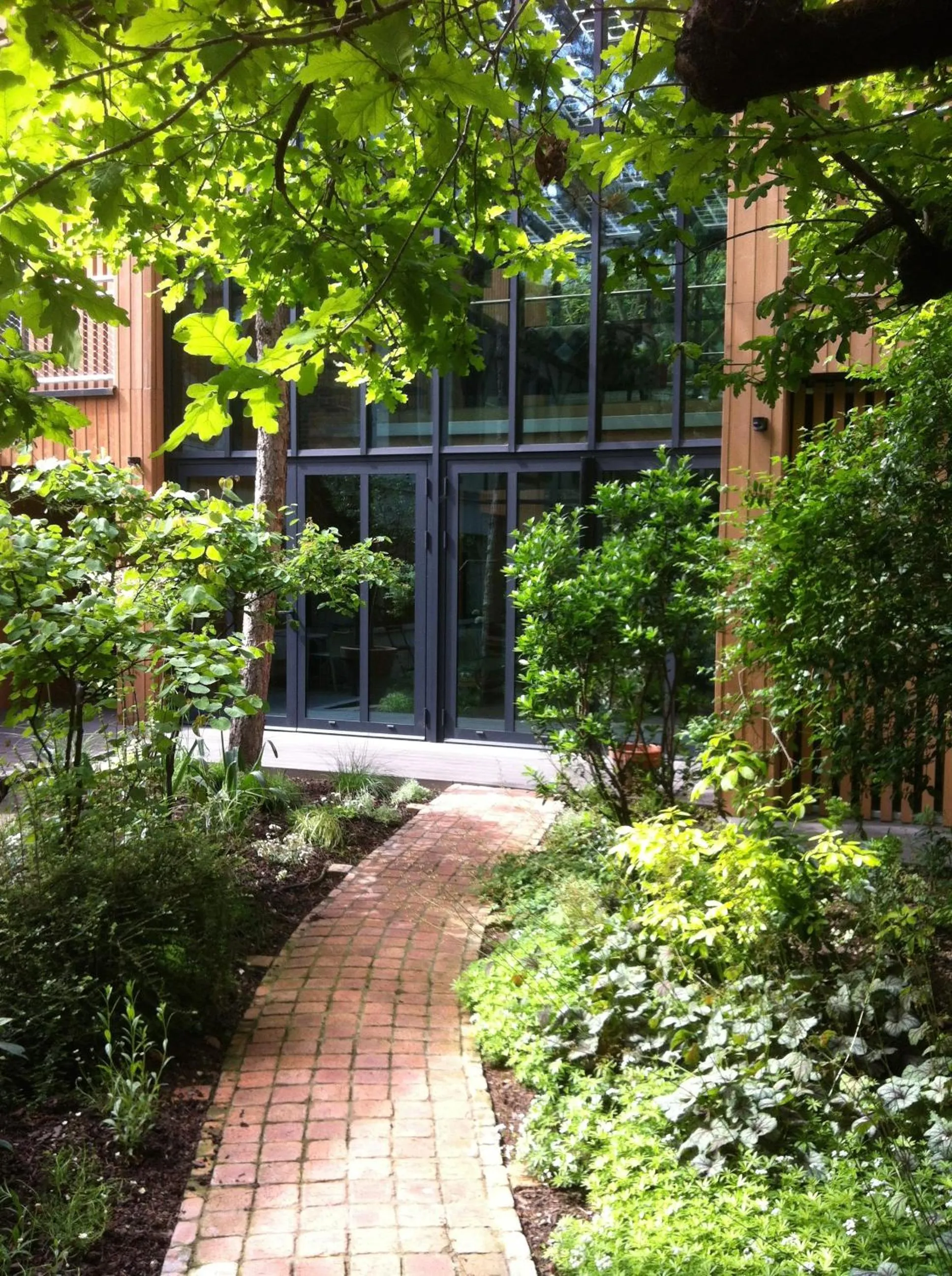 Facade/entrance in Eden Lodge Paris