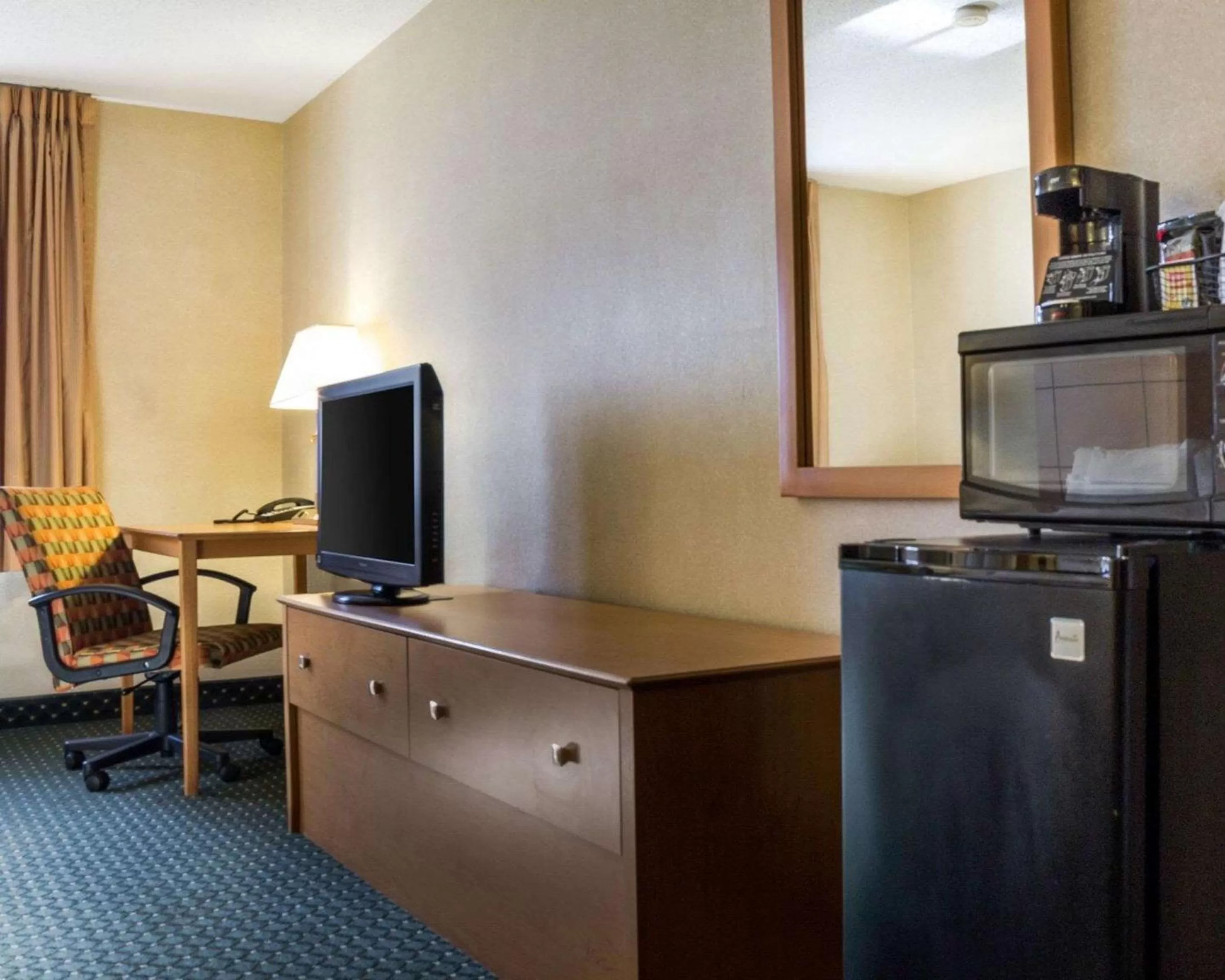 Photo of the whole room in Comfort Inn