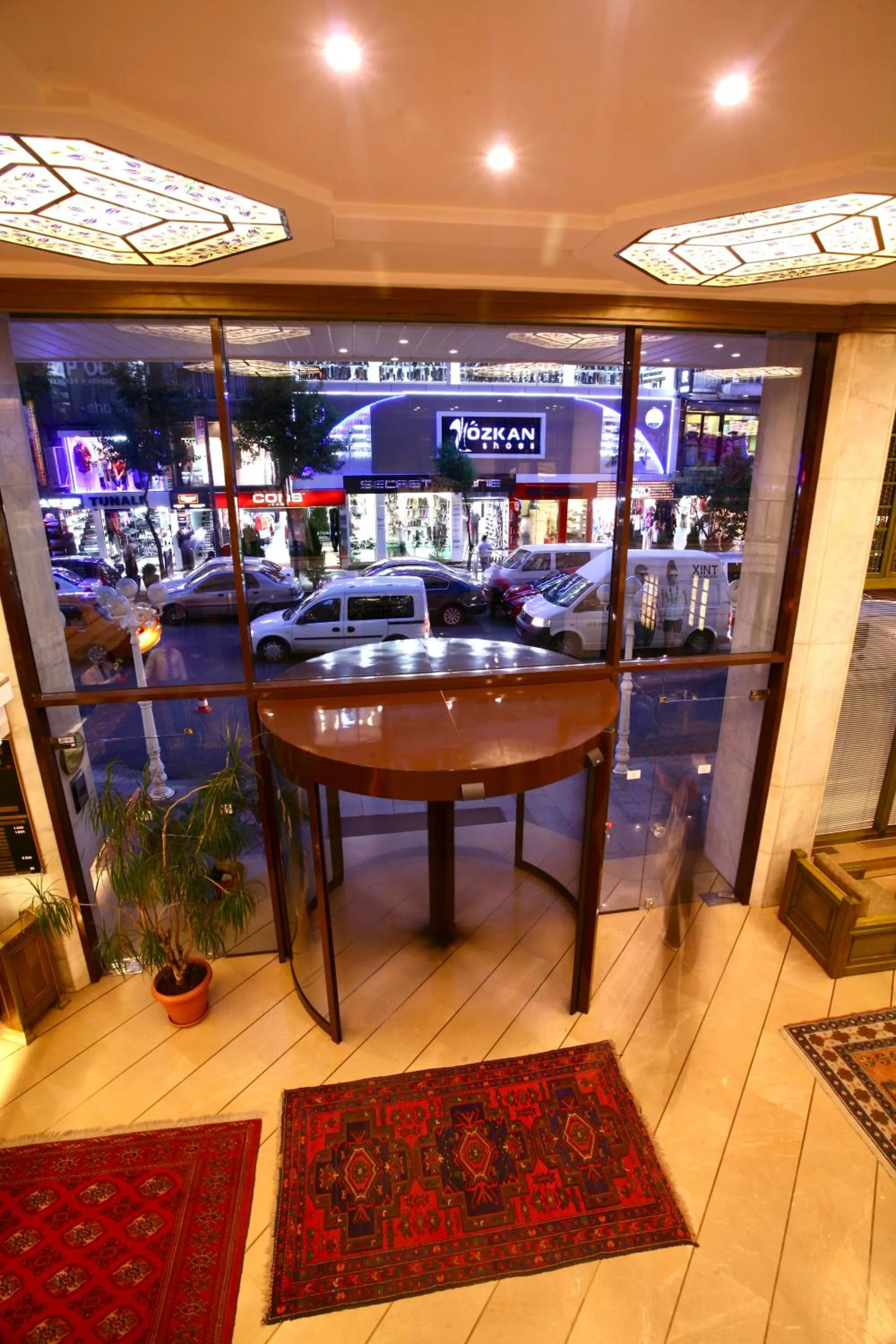 Lobby or reception in Istanbul Royal Hotel