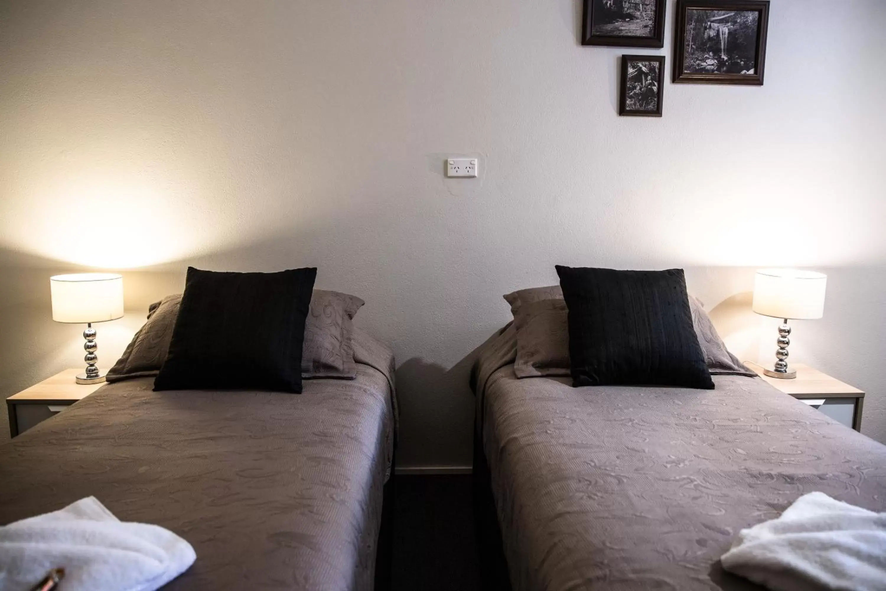 Twin Suite in Tall Trees Motel Mountain Retreat Twin Suite in Tall Trees Motel Mountain Retreat