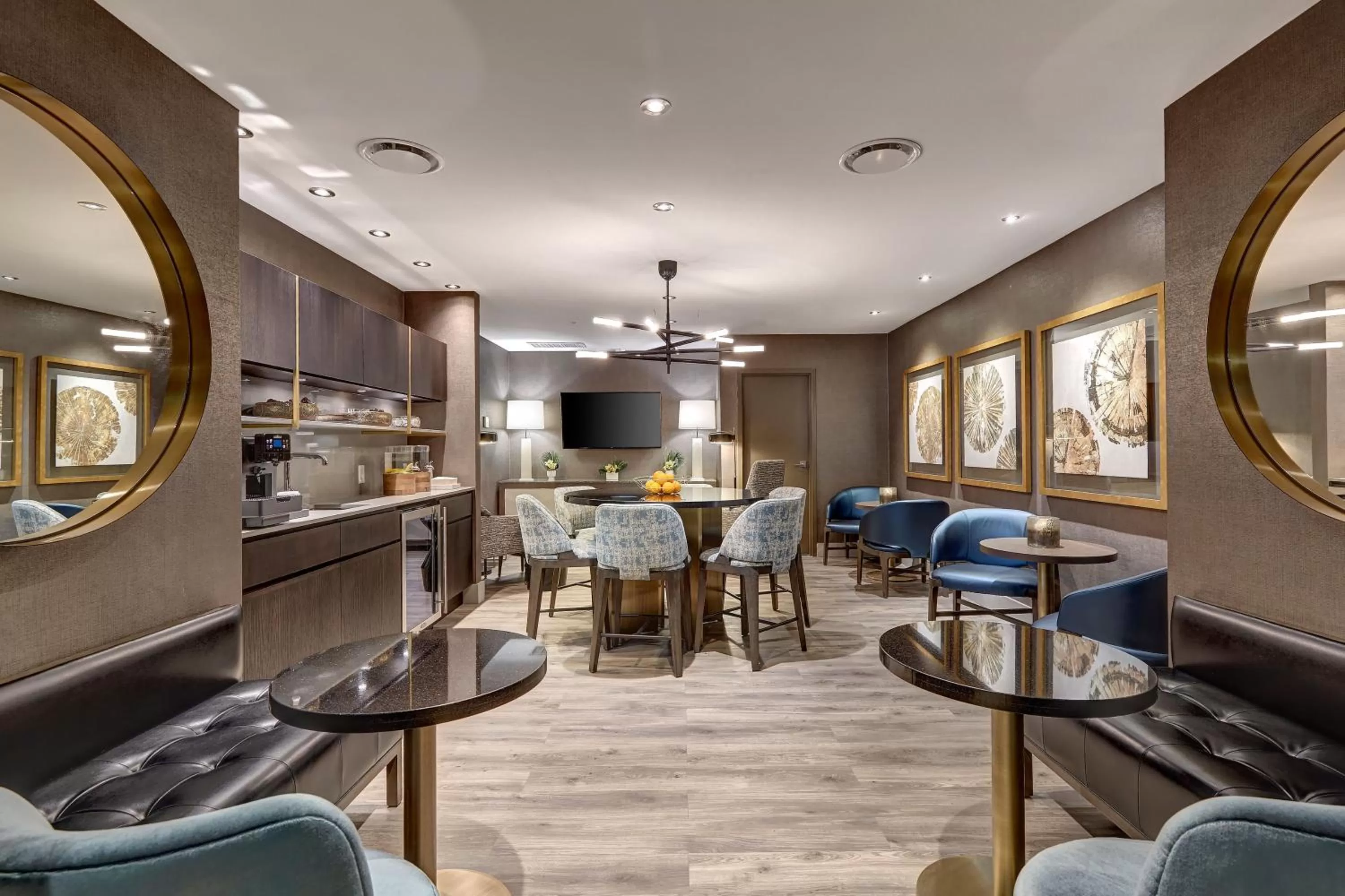 Restaurant/places to eat in Town Inn Suites Hotel