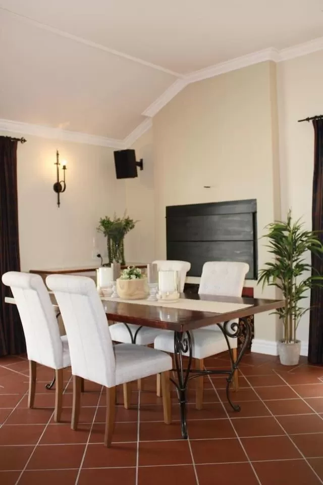 Dining Area in Camelot in Constantia