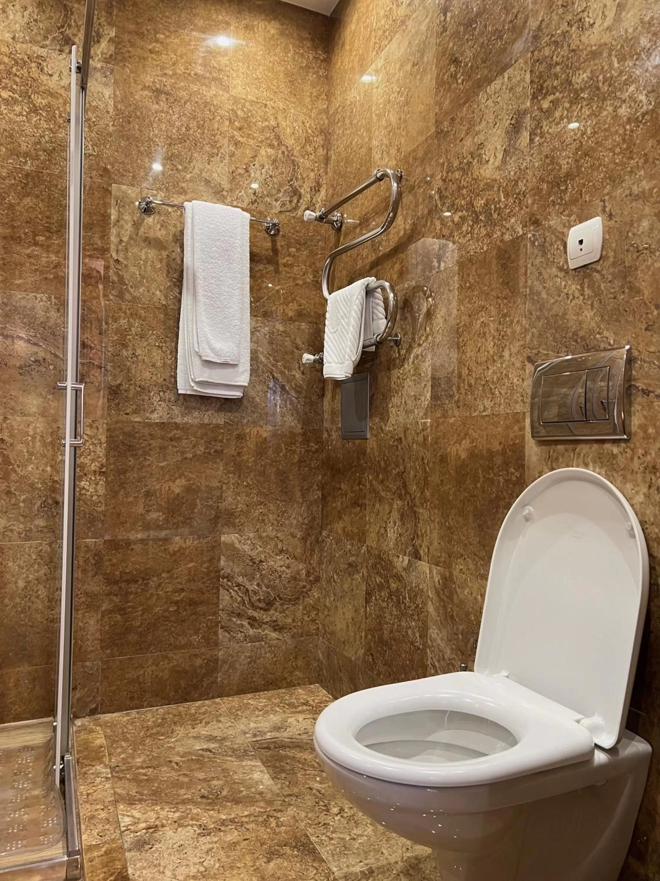 Shower in JEPPESEN RESIDENCE