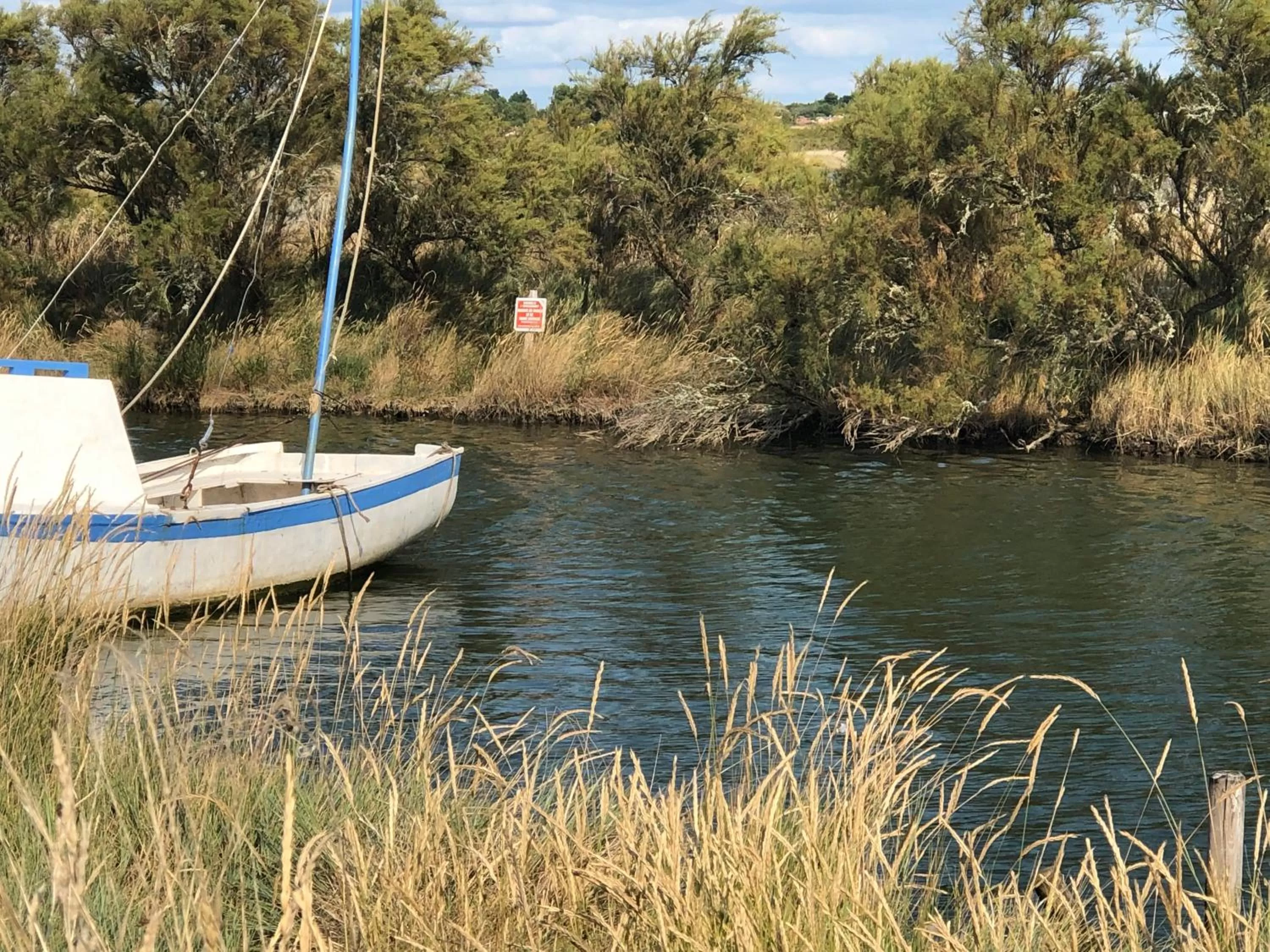 Neighbourhood in L Atypique