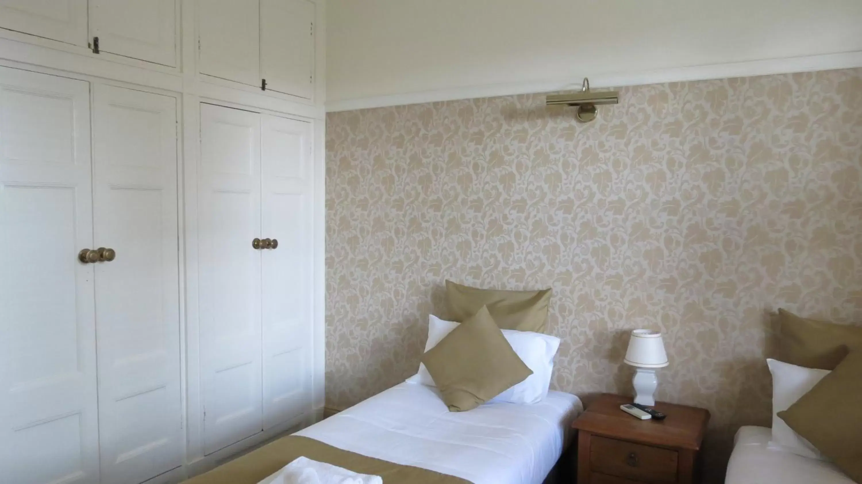 Economy Twin Room with Shared Bathroom in Hermitage Hill Country Retreat Economy Twin Room with Shared Bathroom in Hermitage Hill Country Retreat