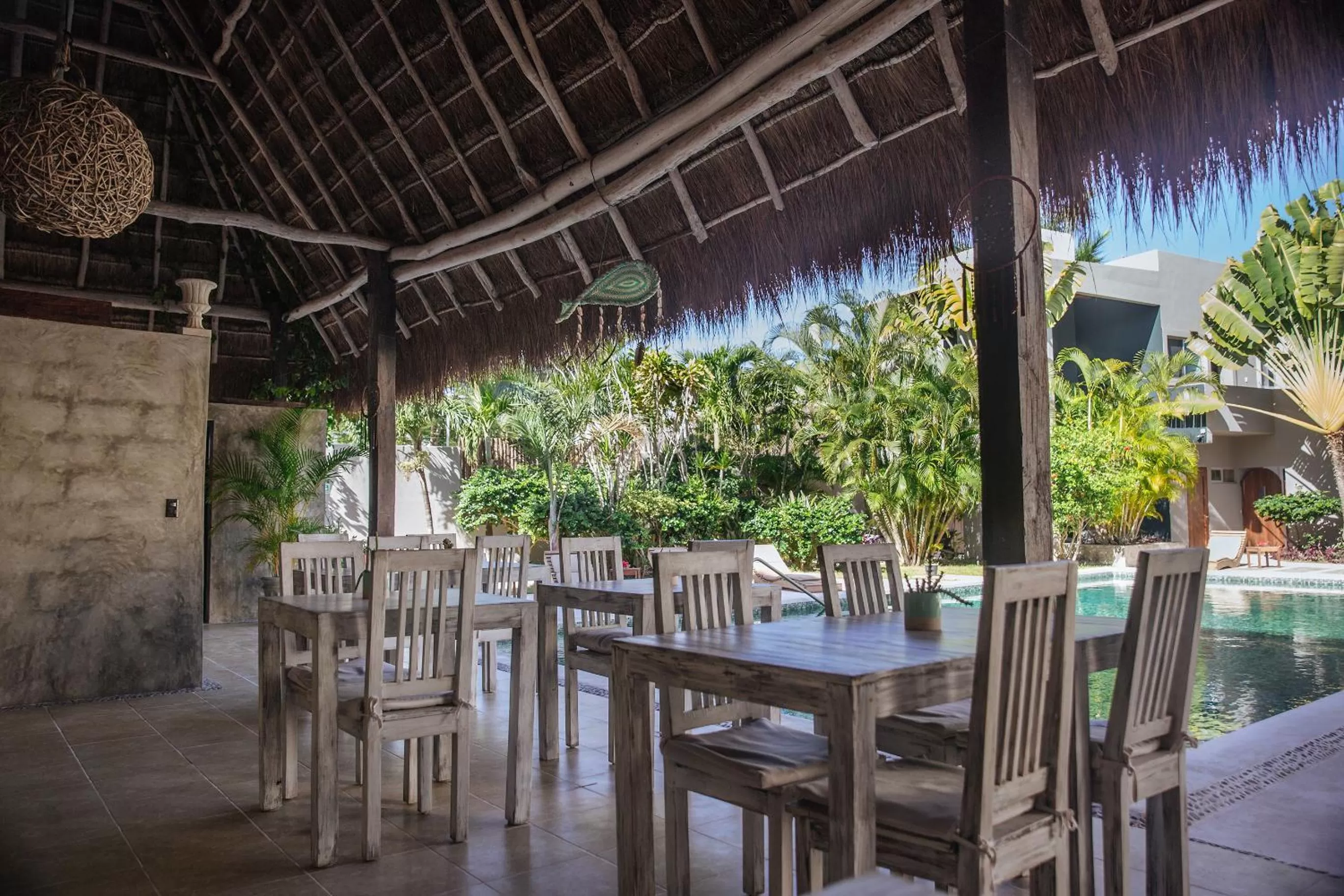 Restaurant/places to eat in Villas H2O