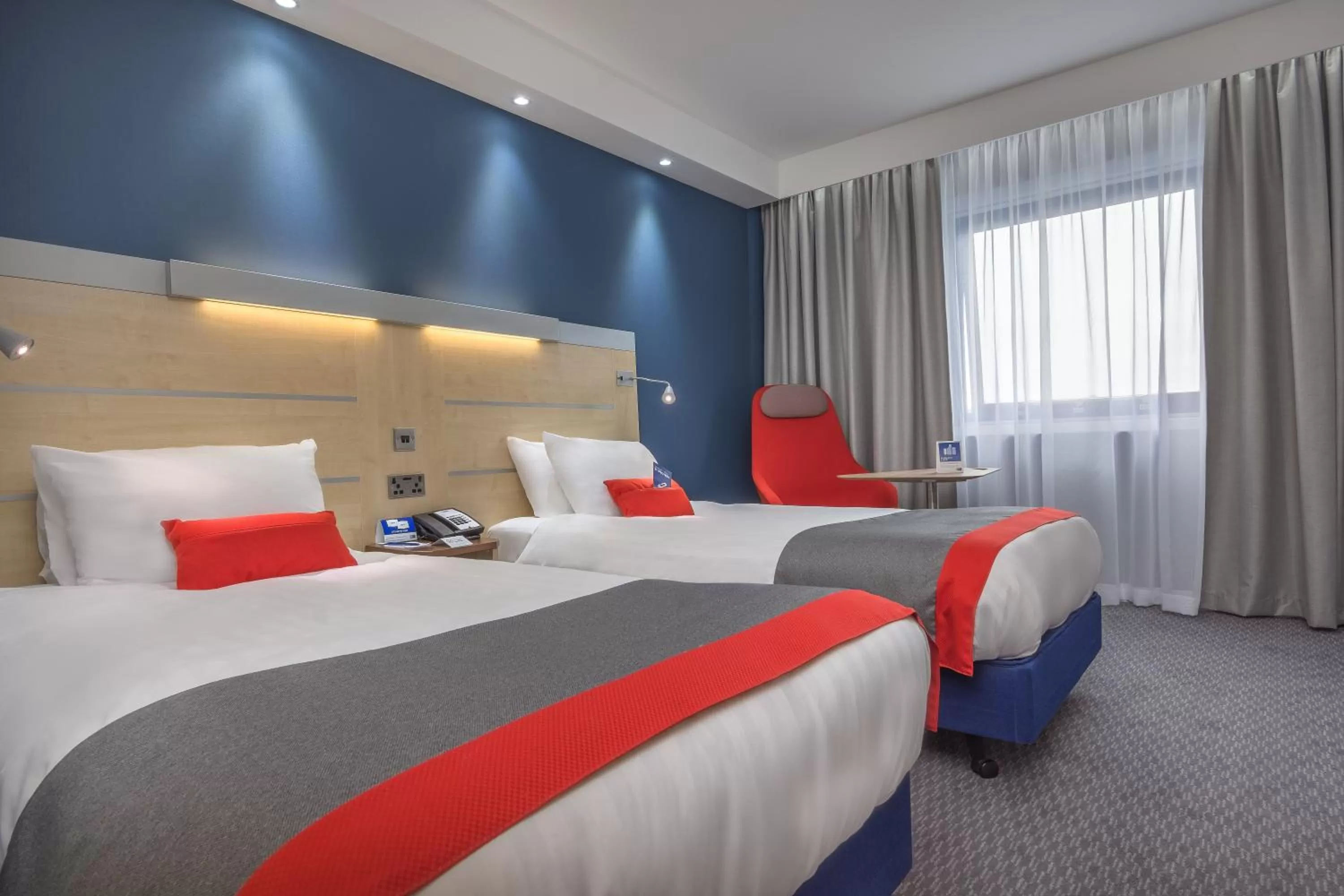 Photo of the whole room, Bed in Holiday Inn Express Kettering by IHG