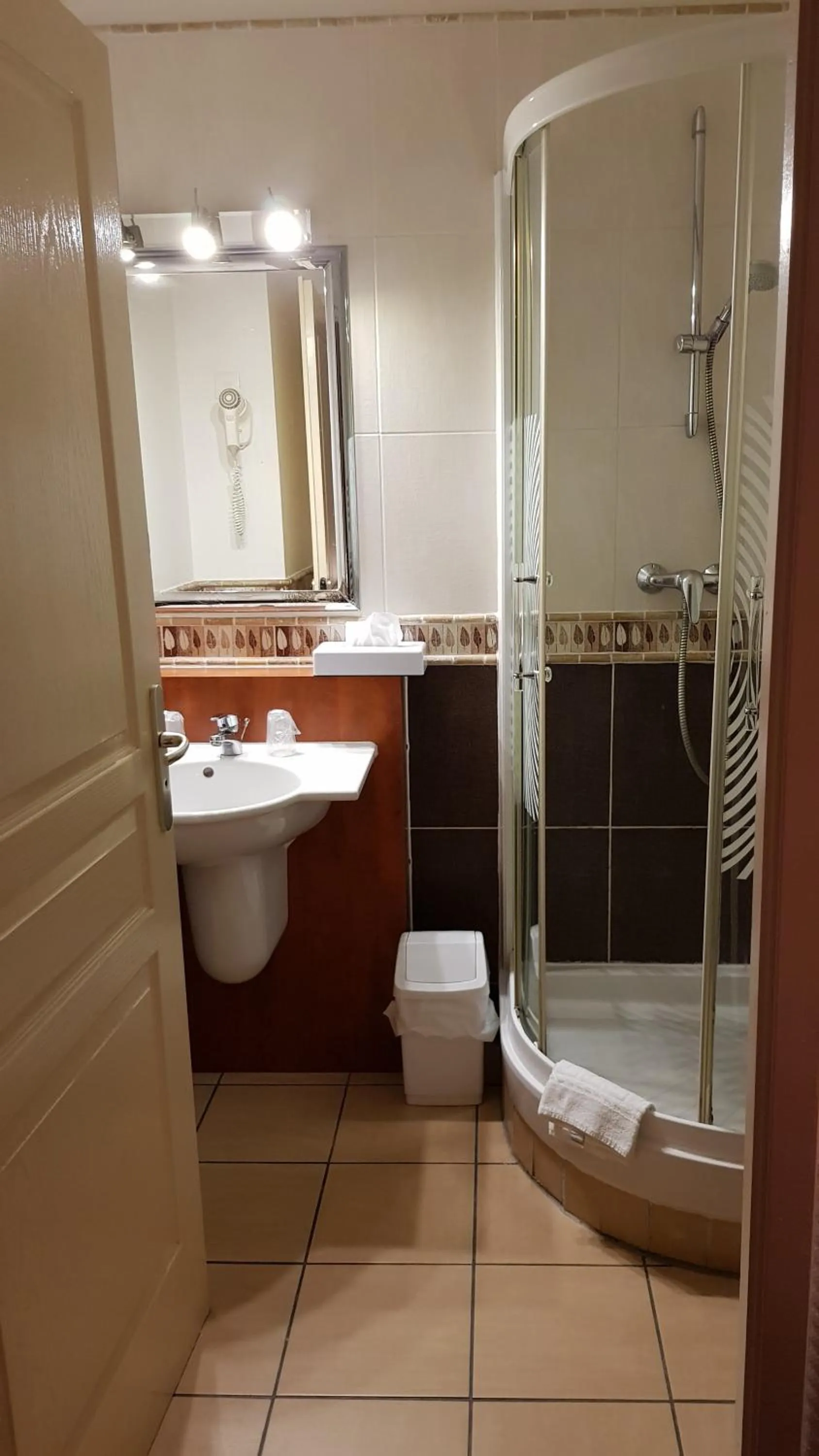 Bathroom in Contact Hotel Utah Beach Carentan