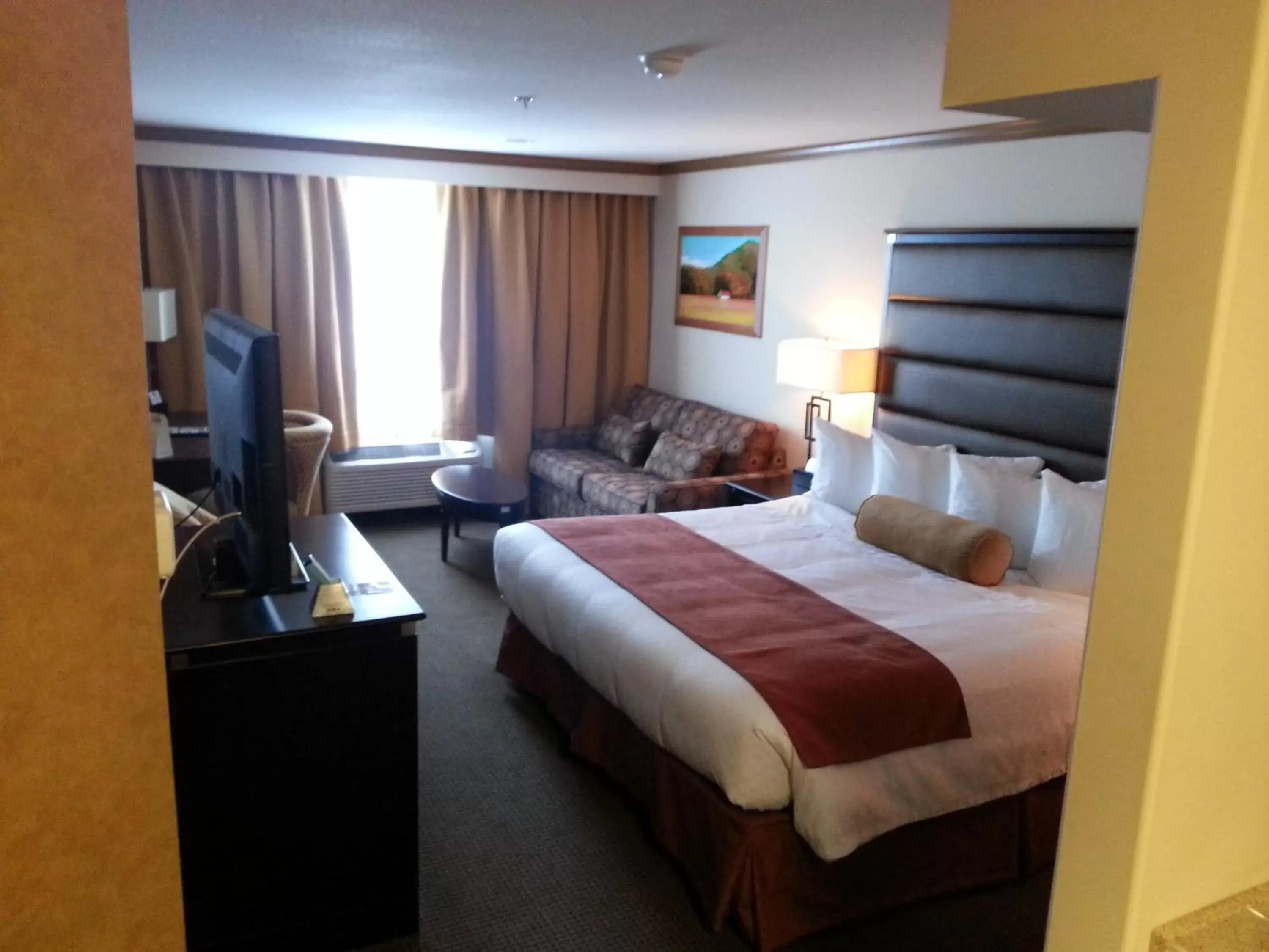 Family Suite - Non-Smoking in Camrose Resort Hotel Family Suite - Non-Smoking in Camrose Resort Hotel