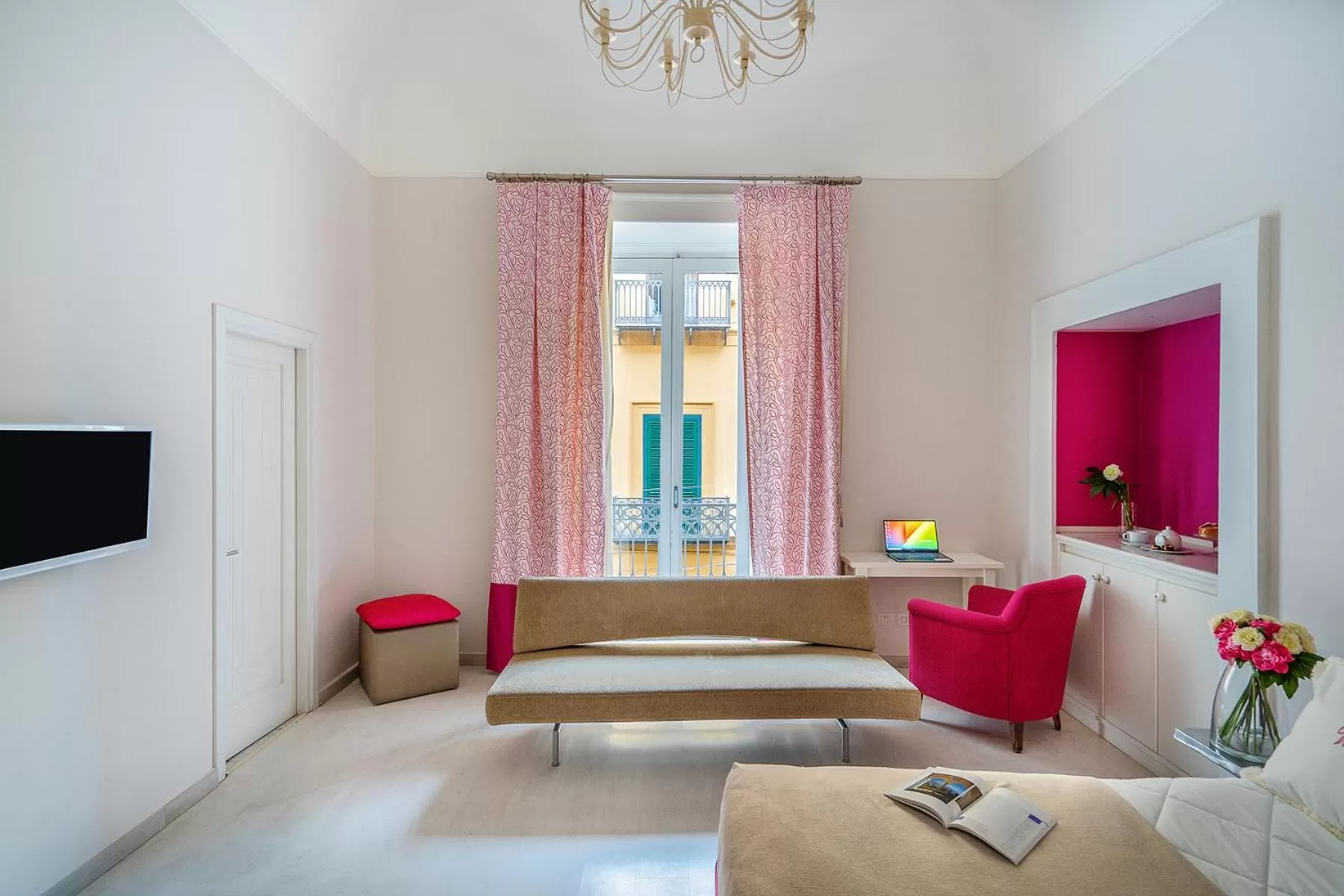 Photo of the whole room in Palazzo Scaramellino