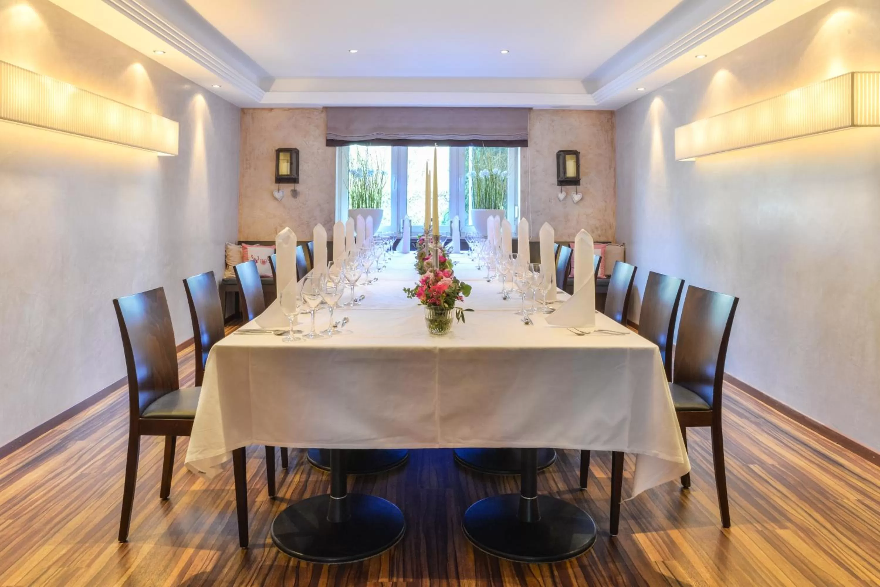 Restaurant/places to eat in Hotel Schiller