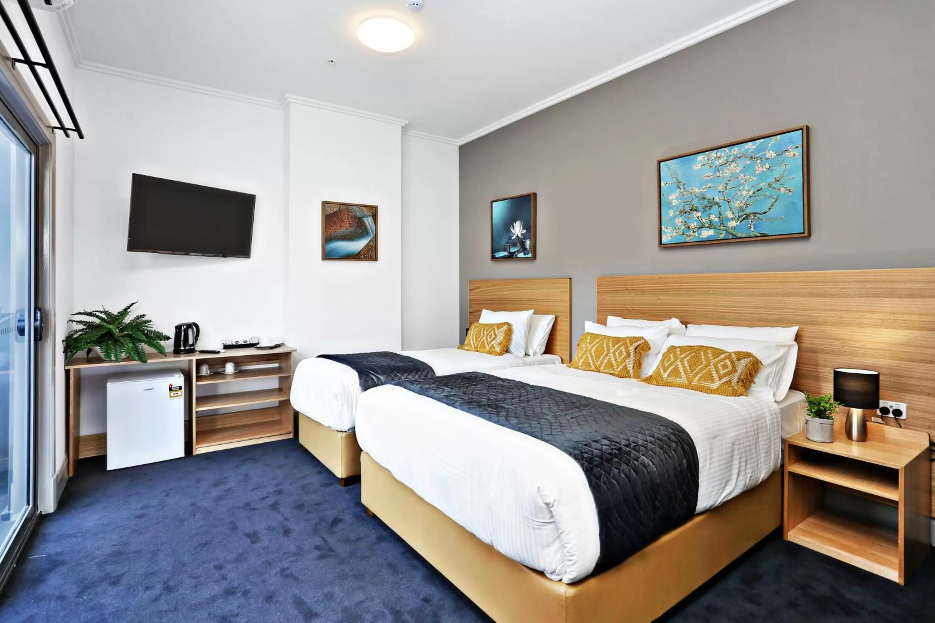 Bed in Meridian Hotel Hurstville