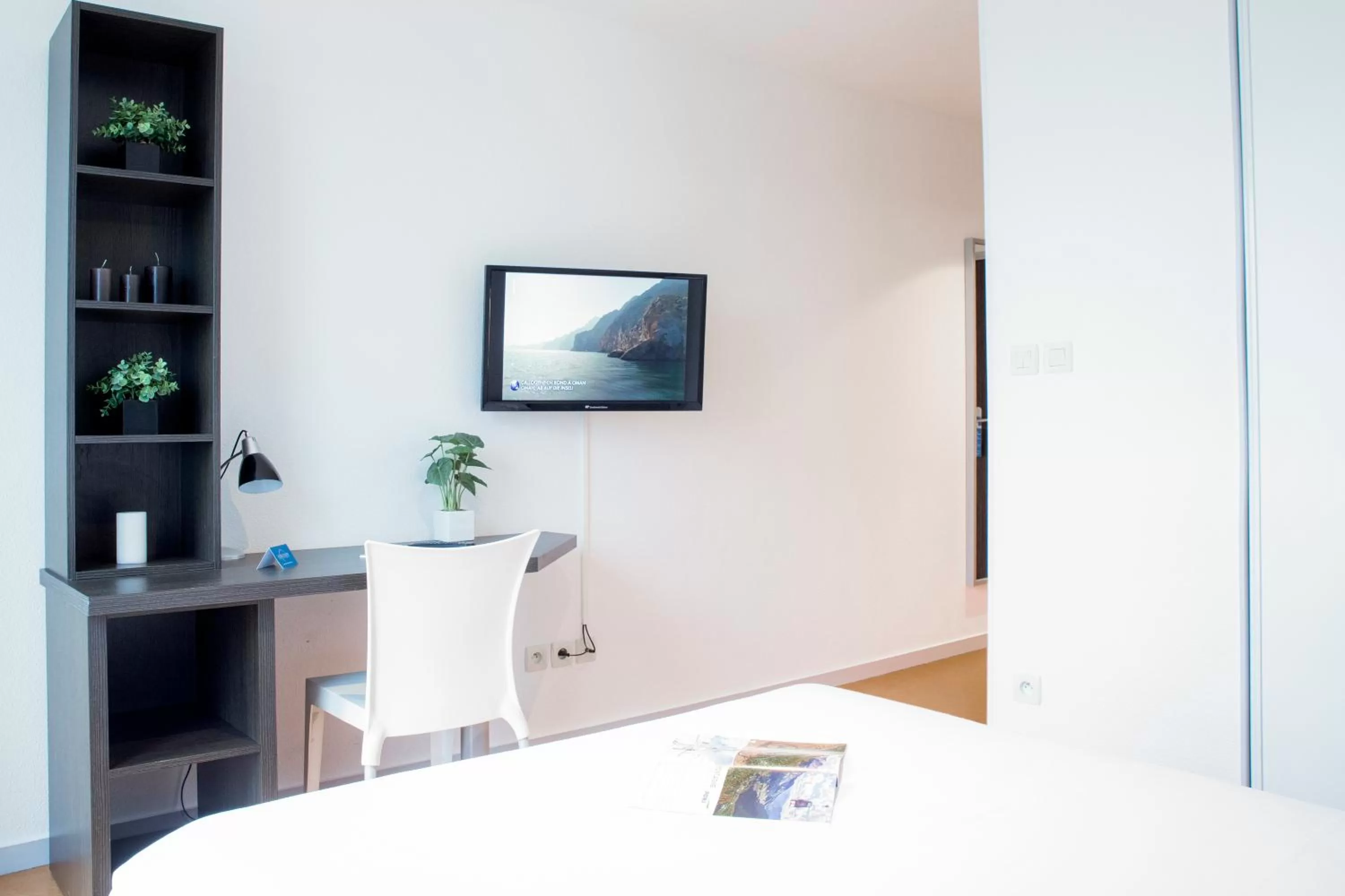 TV and multimedia, Bed in Comfort Aparthotel Besancon Hauts du Chazal