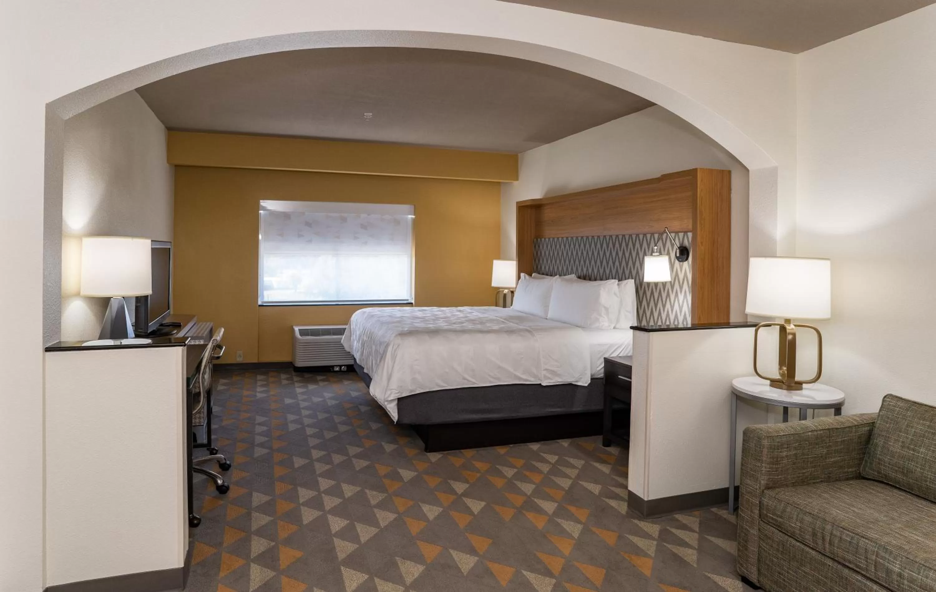 Photo of the whole room, Bed in Holiday Inn Hotel & Suites Beaufort at Highway 21 by IHG