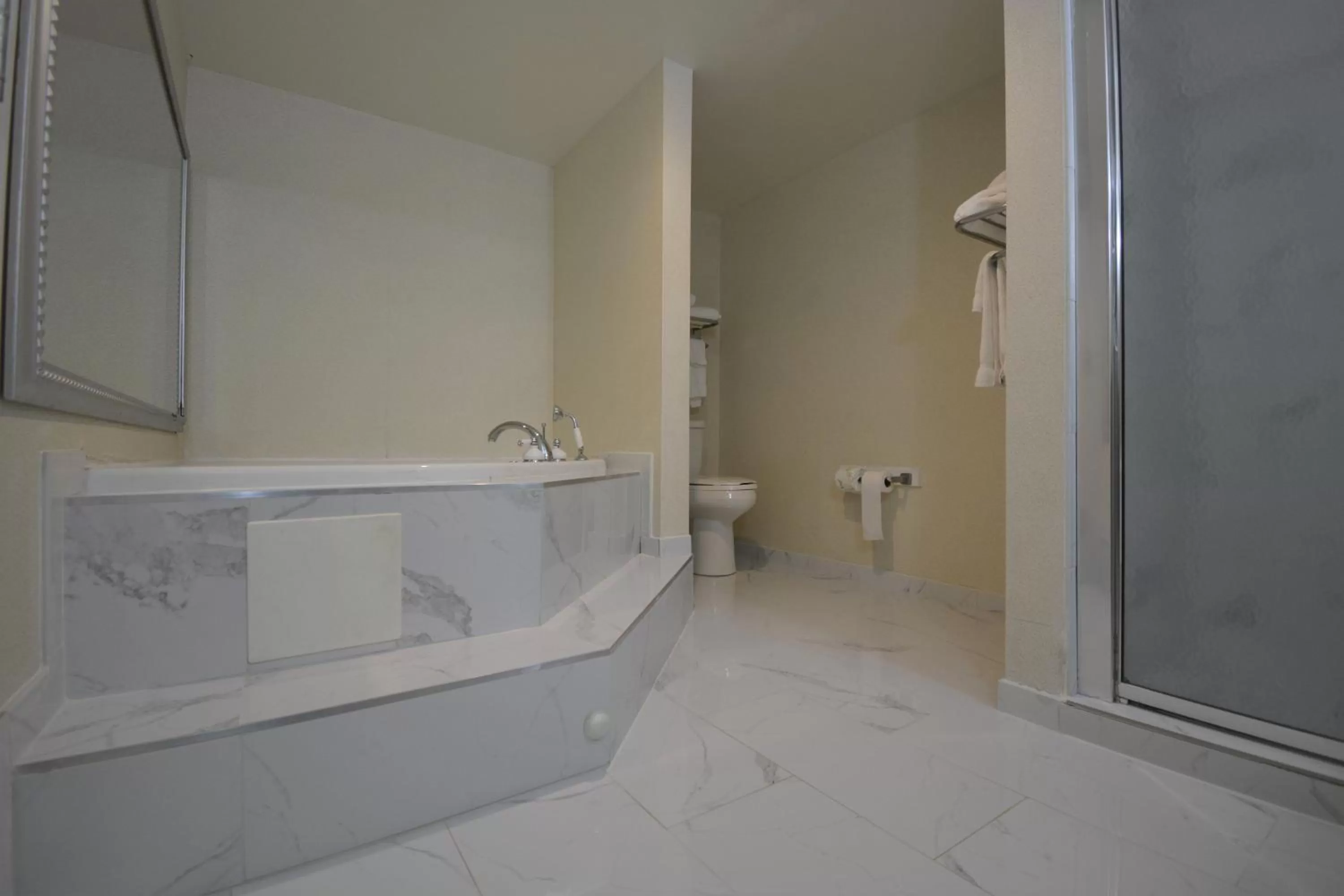 Photo of the whole room in Holiday Inn Hazlet by IHG