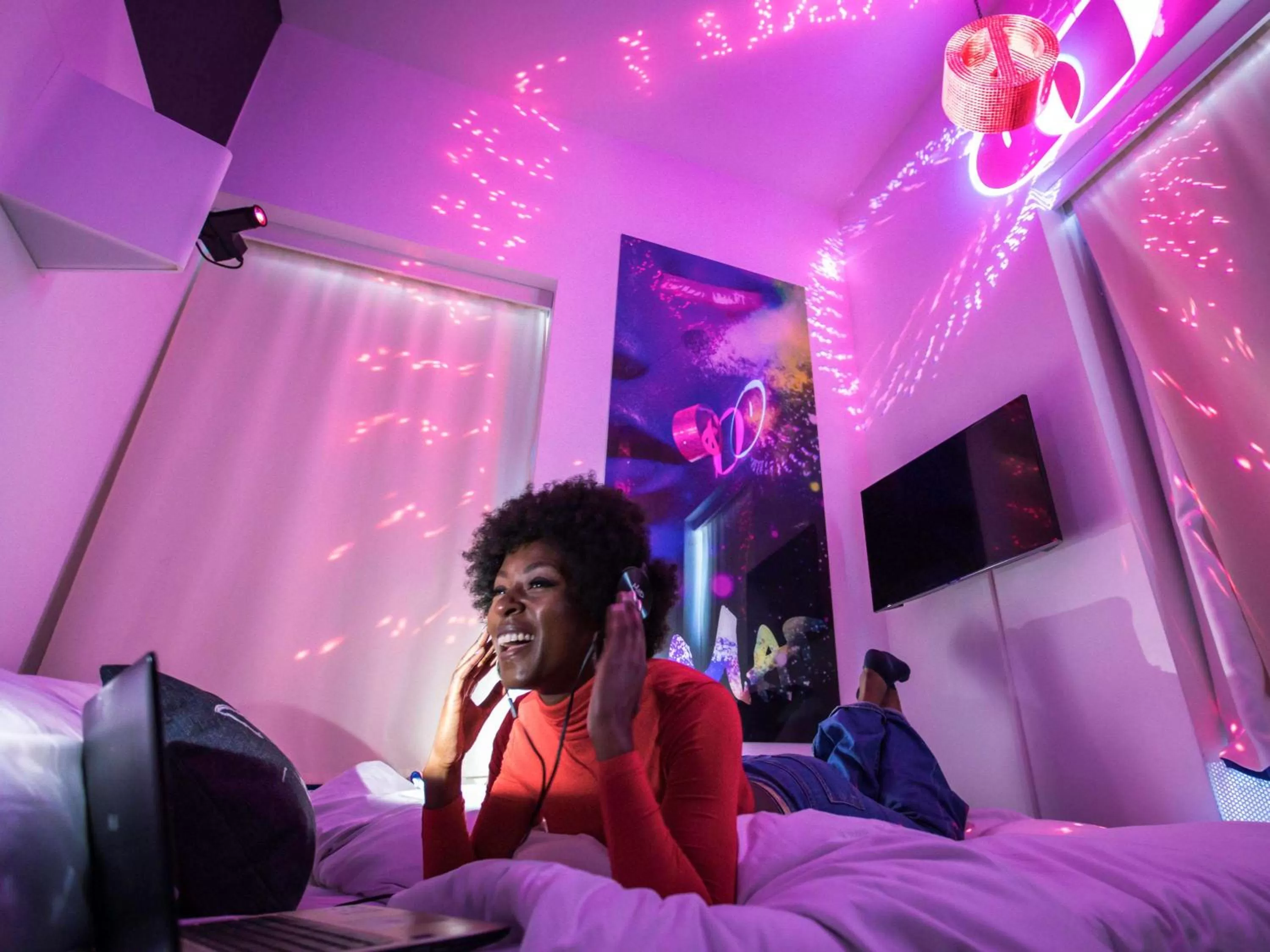 Photo of the whole room, Bed in ibis Styles Lausanne Center MadHouse