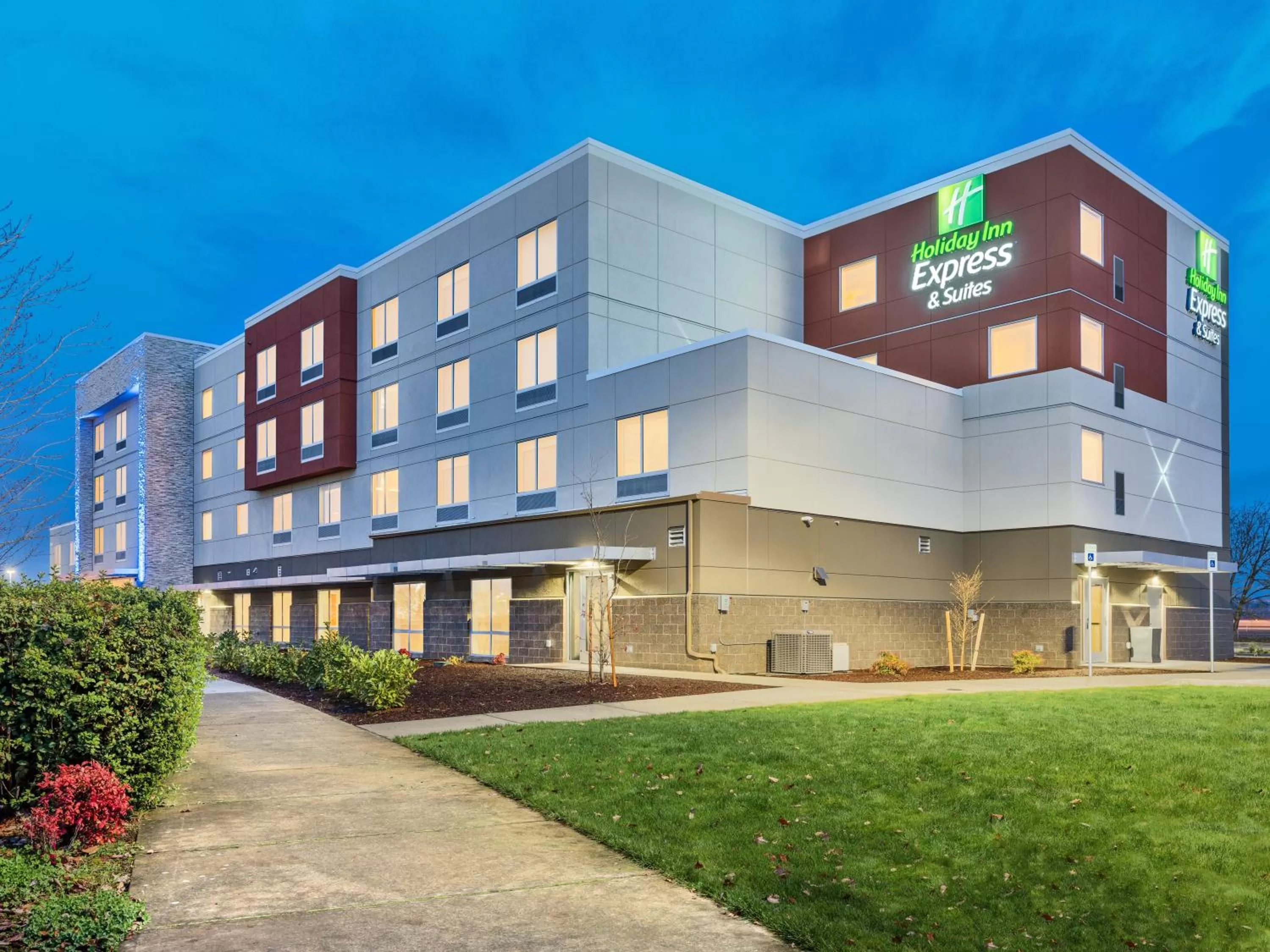 Property building in Holiday Inn Express & Suites Salem North - Keizer by IHG