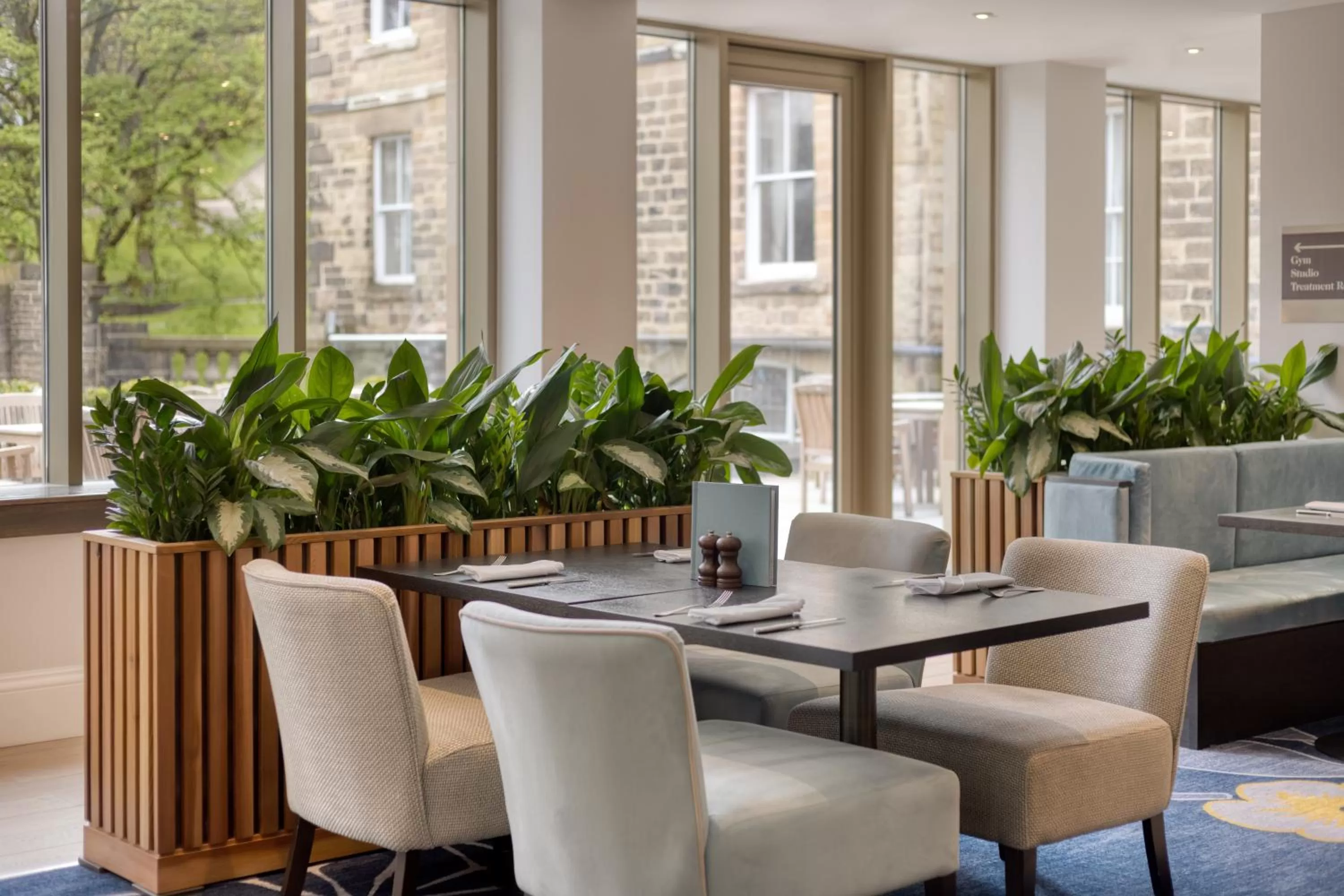 Restaurant/places to eat in Buxton Crescent